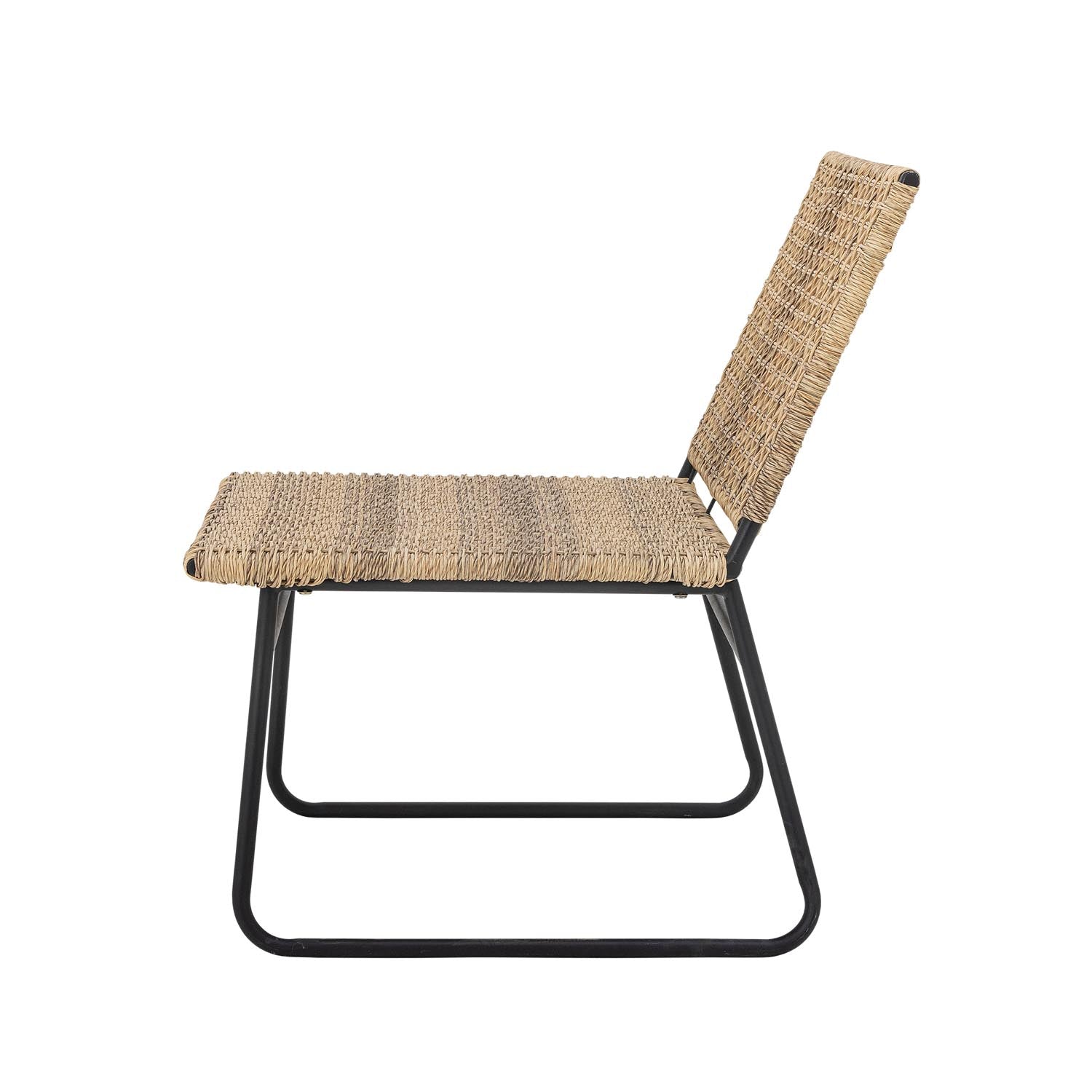 Eleganter Loungesessel aus natürlichem Polyrattan von Bloomingville, ideal für stilvolle und komfortable Wohnräume.