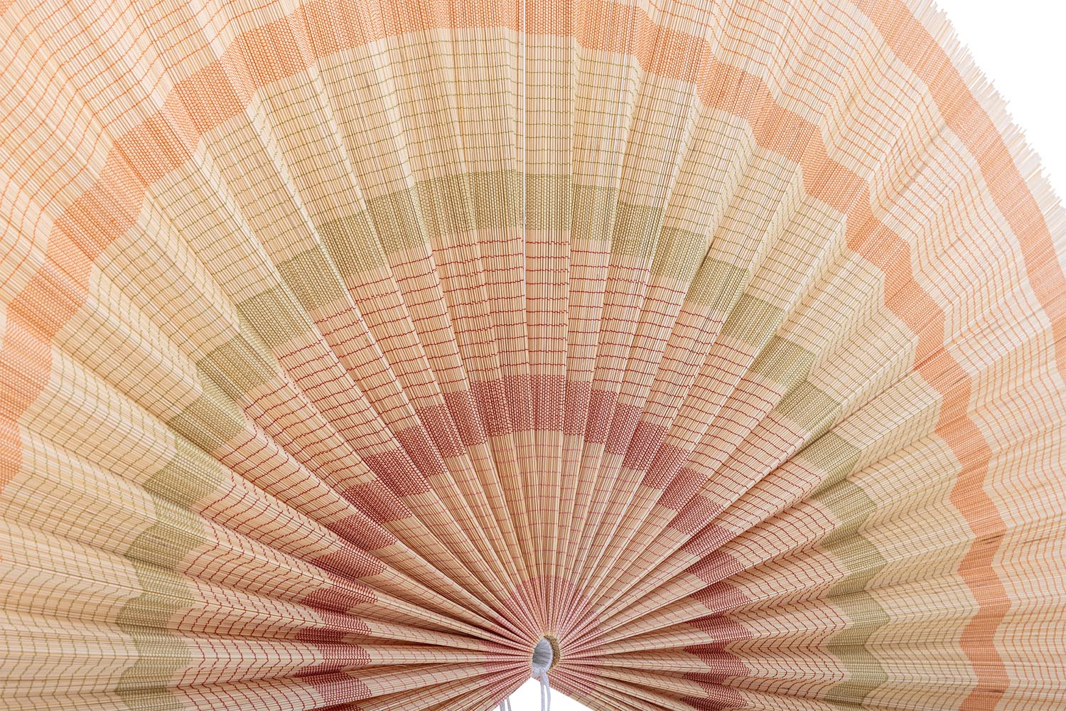 Die Jaime Wanddekoration aus Bambus in Gelb von Bloomingville verleiht jedem Raum eine natürliche und stilvolle Note.