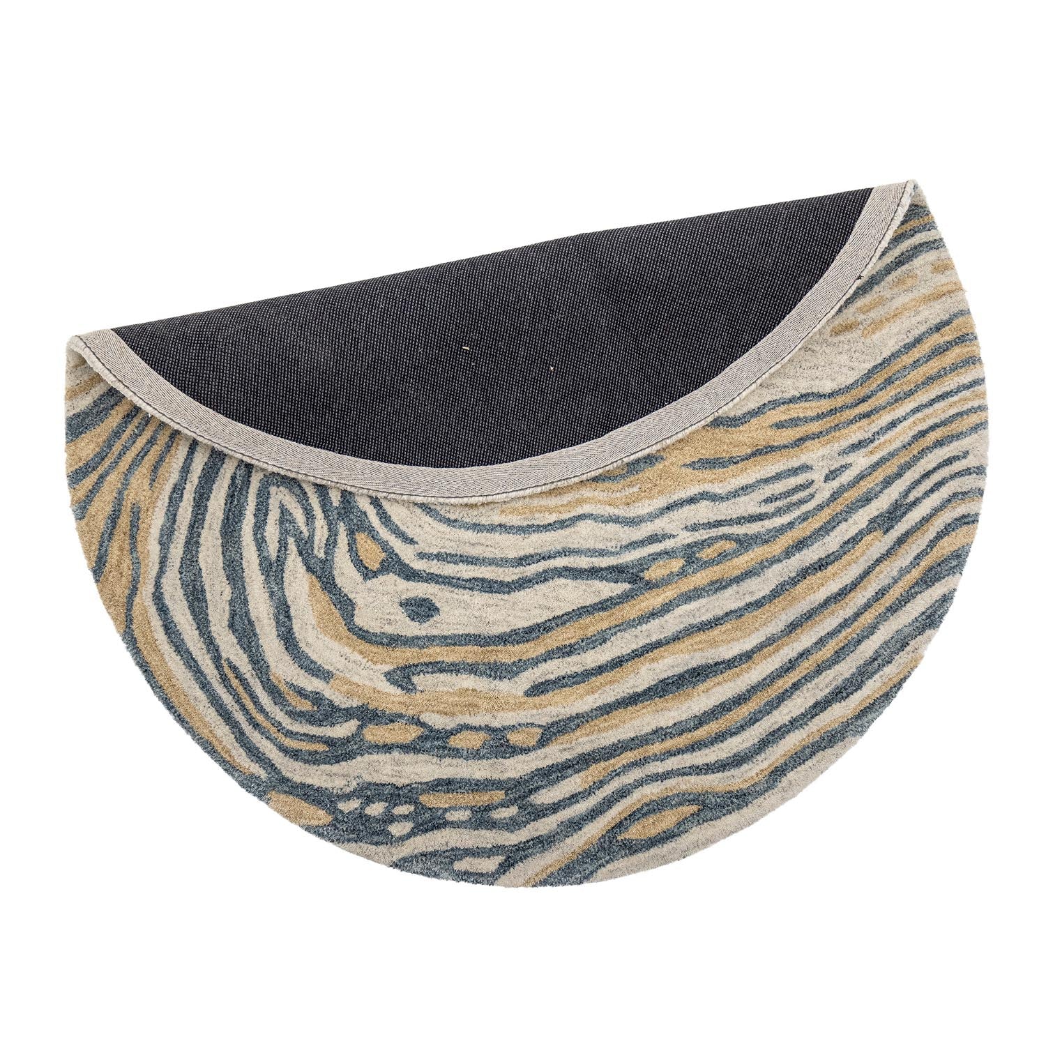 Ein stilvoller Tiger-Teppich aus brauner Wolle von Bloomingville, ideal für ein gemütliches und modernes Wohnambiente.