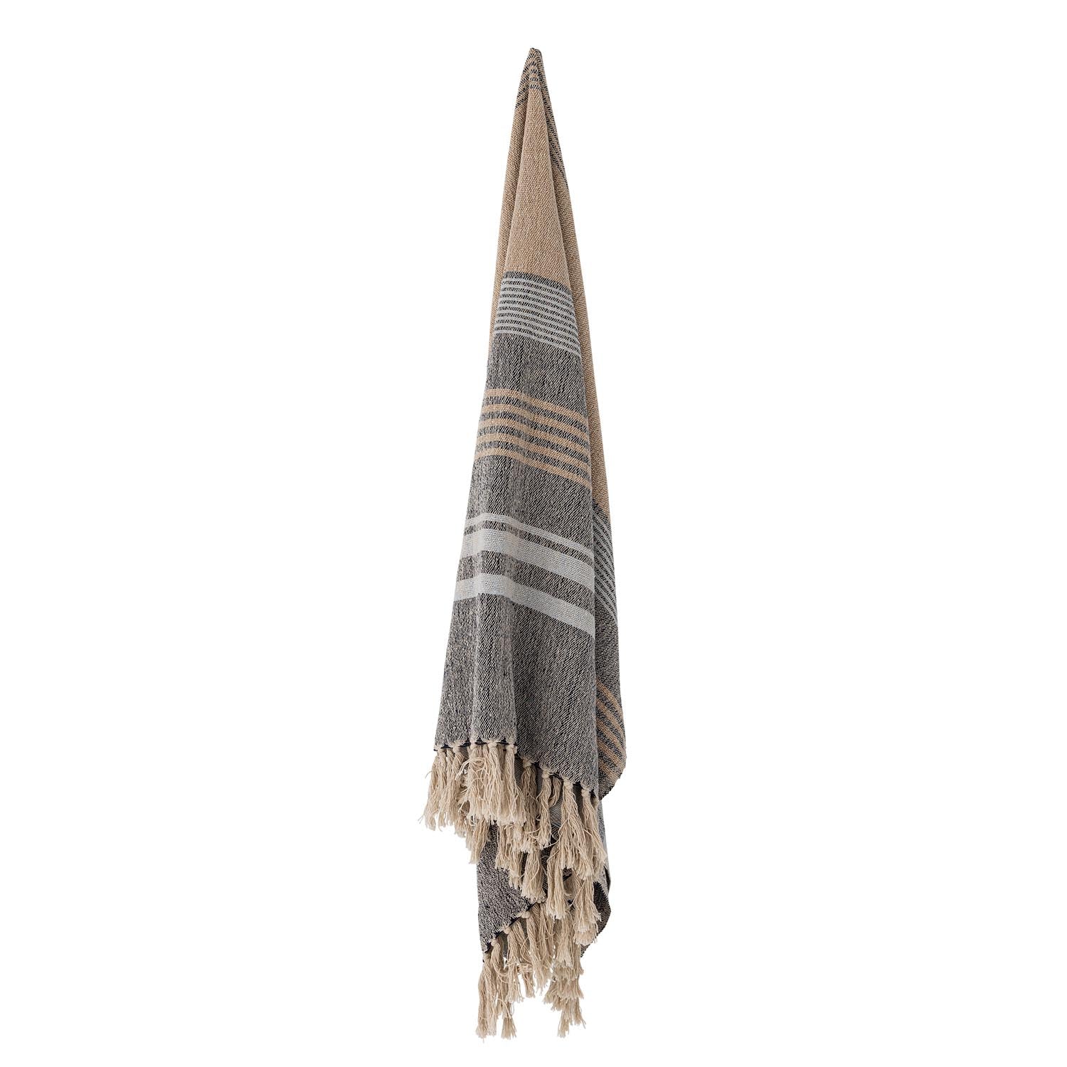 Die Ferrara Decke in Blau aus recycelter Baumwolle vereint Nachhaltigkeit mit stilvollem Design und gemütlichem Komfort.