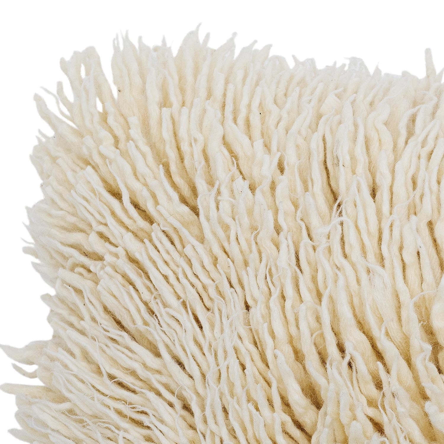 Ein weiches Sternkissen aus natürlicher Wolle von Bloomingville, ideal für gemütliche und stilvolle Wohnräume.