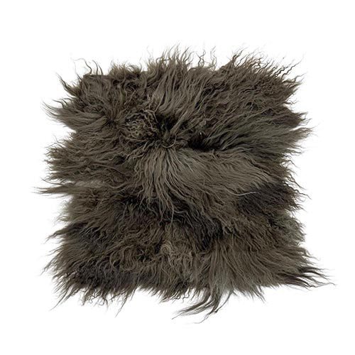 Entdecken Sie das luxuriöse Hilma Sitzpolster von Bloomingville aus tibetanischem Lammfell in elegantem Grün. Ideal für Komfort und Stil!