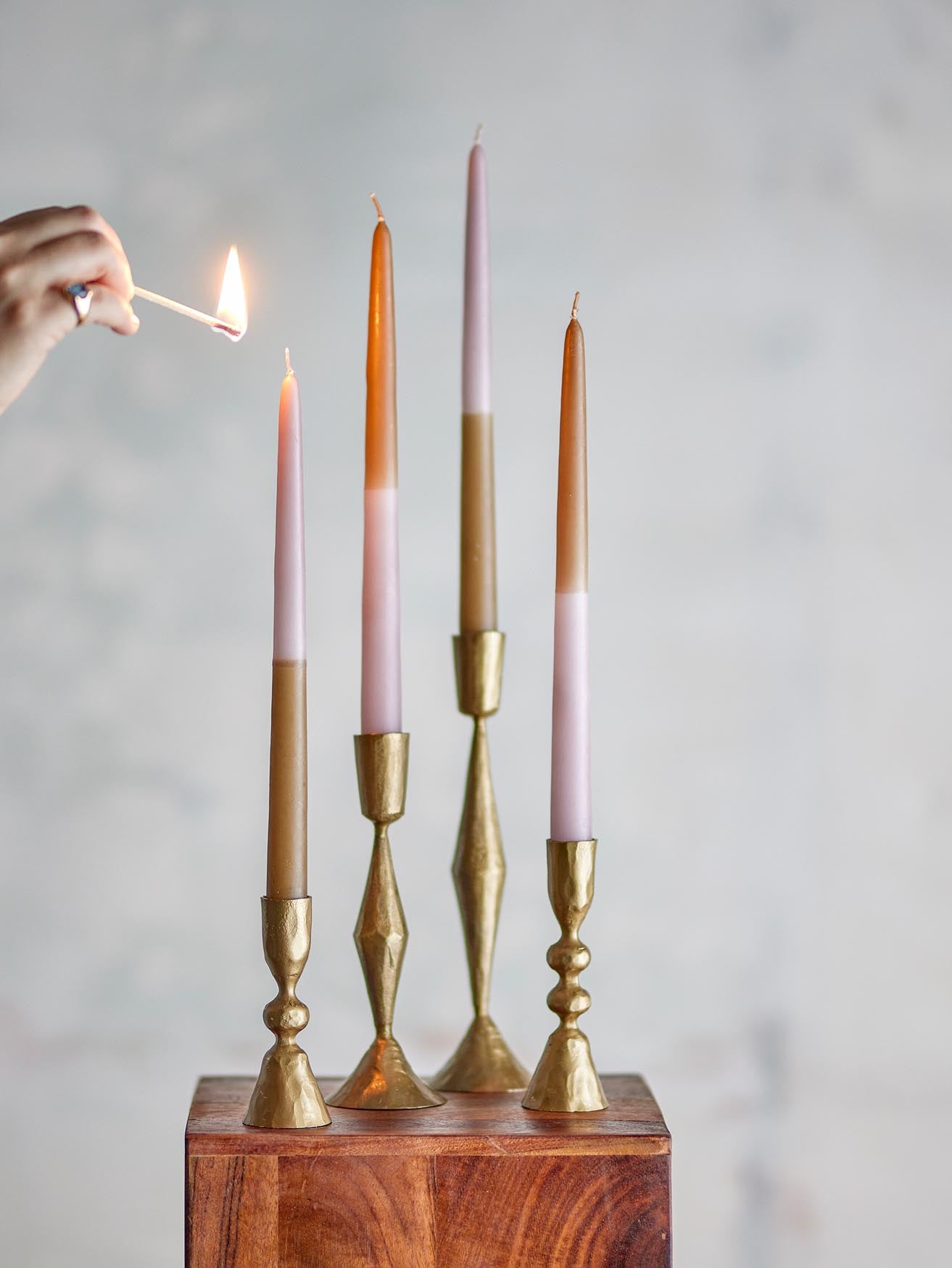 Burma Kerze, Rose, Parafin in Rose präsentiert im Onlineshop von KAQTU Design AG. Kerzen ist von Bloomingville