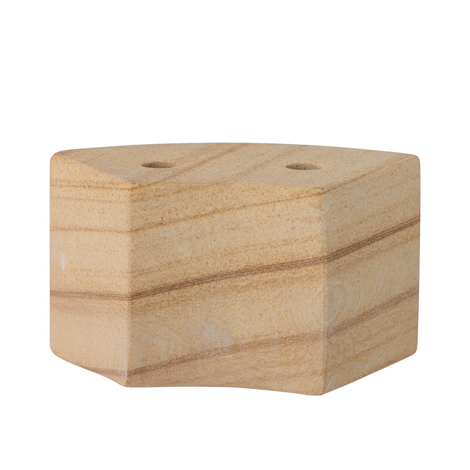 Der Florida Kerzenhalter von Bloomingville aus Sandstein besticht durch sein natürliches Design und ergänzt jede stilvolle Einrichtung.