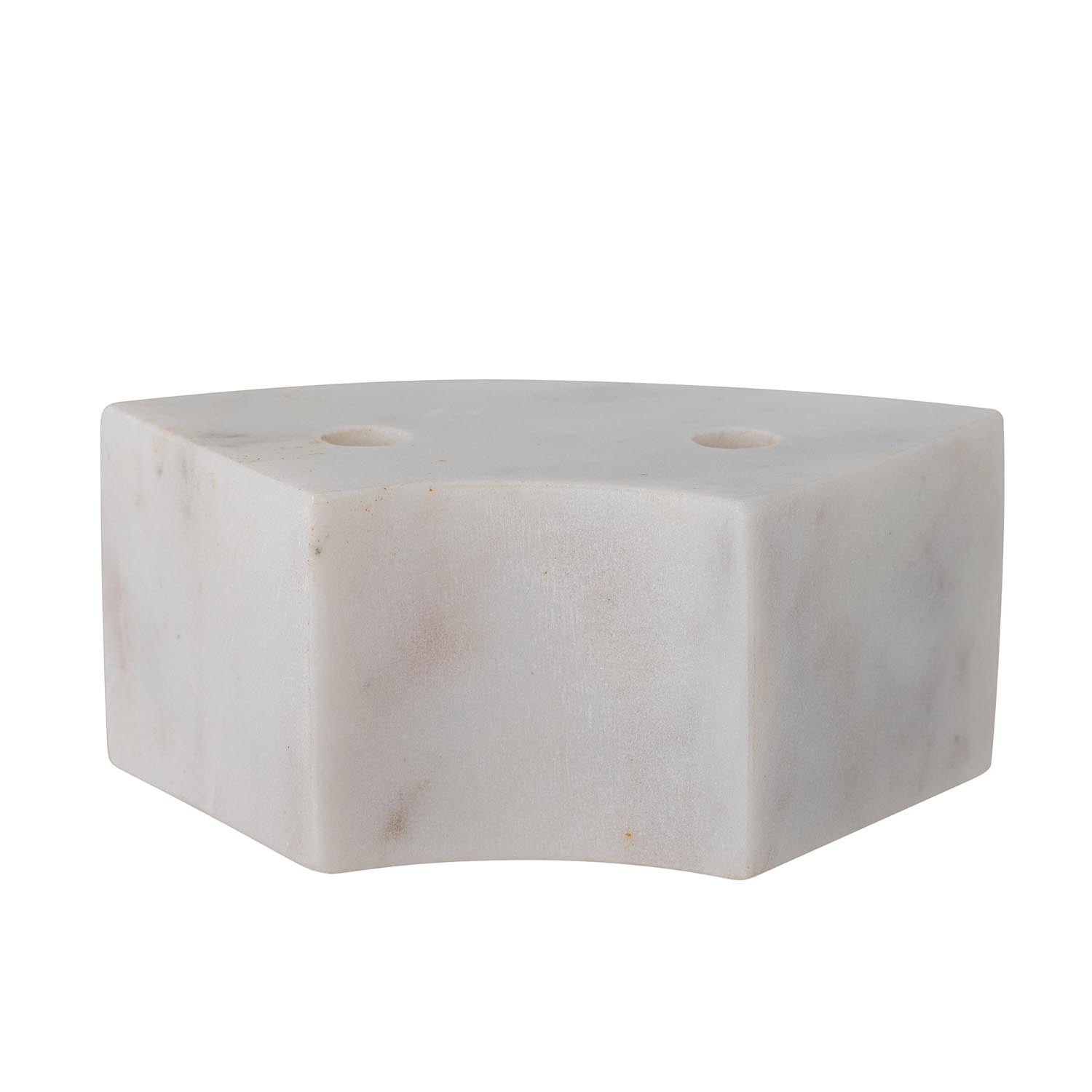 Moderner Kerzenhalter aus weissem Marmor von Bloomingville, perfekt für elegante und zeitlose Dekoration in Ihrem Wohnraum.