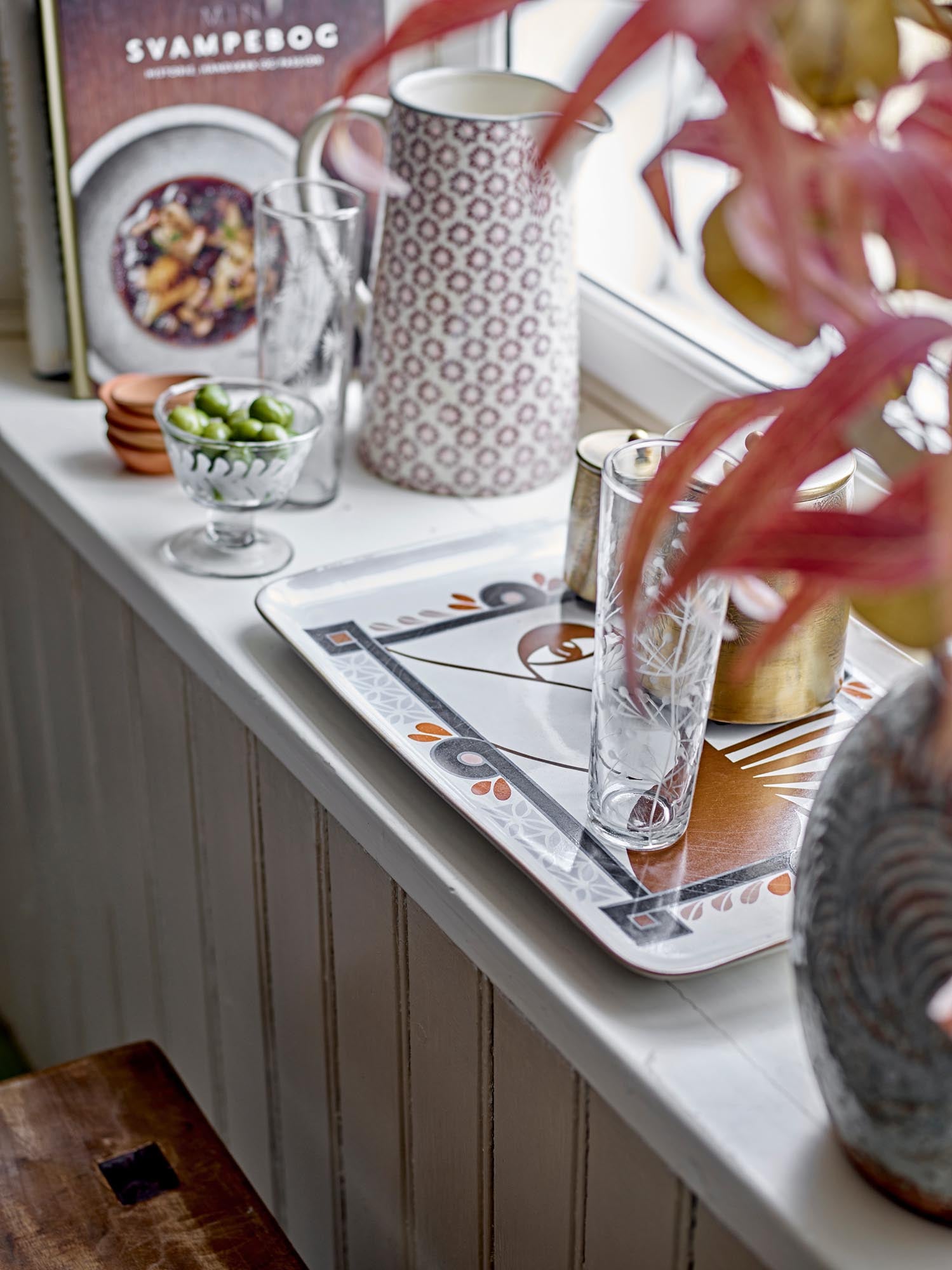 Elegante Rika Schale aus recyceltem Glas, robust und nachhaltig, ideal für Desserts und Snacks, spülmaschinenfest.