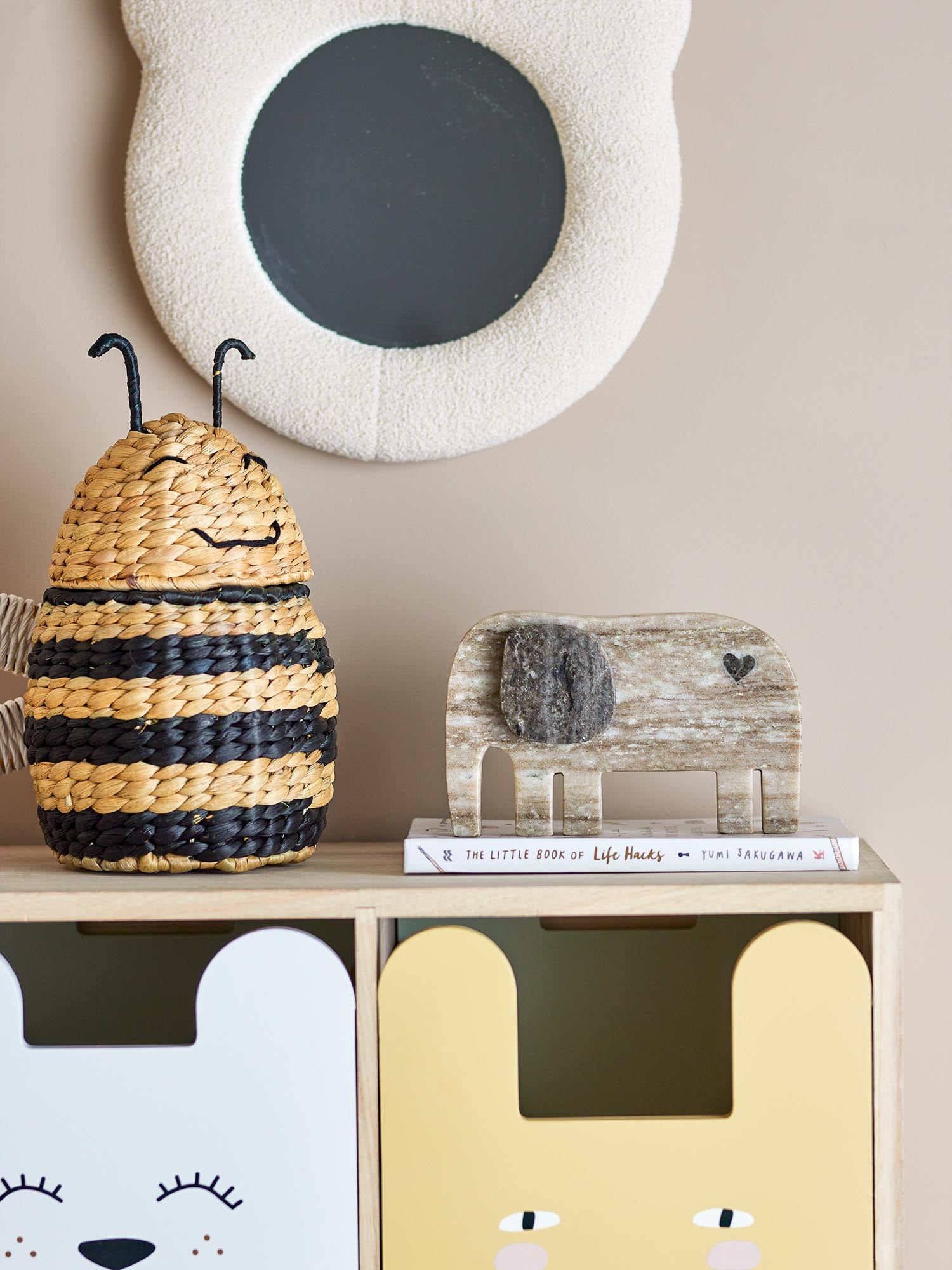 Elegante Camy Deko aus Naturmarmor von Bloomingville Mini, ideal für stilvolle Akzente in jedem Raum.