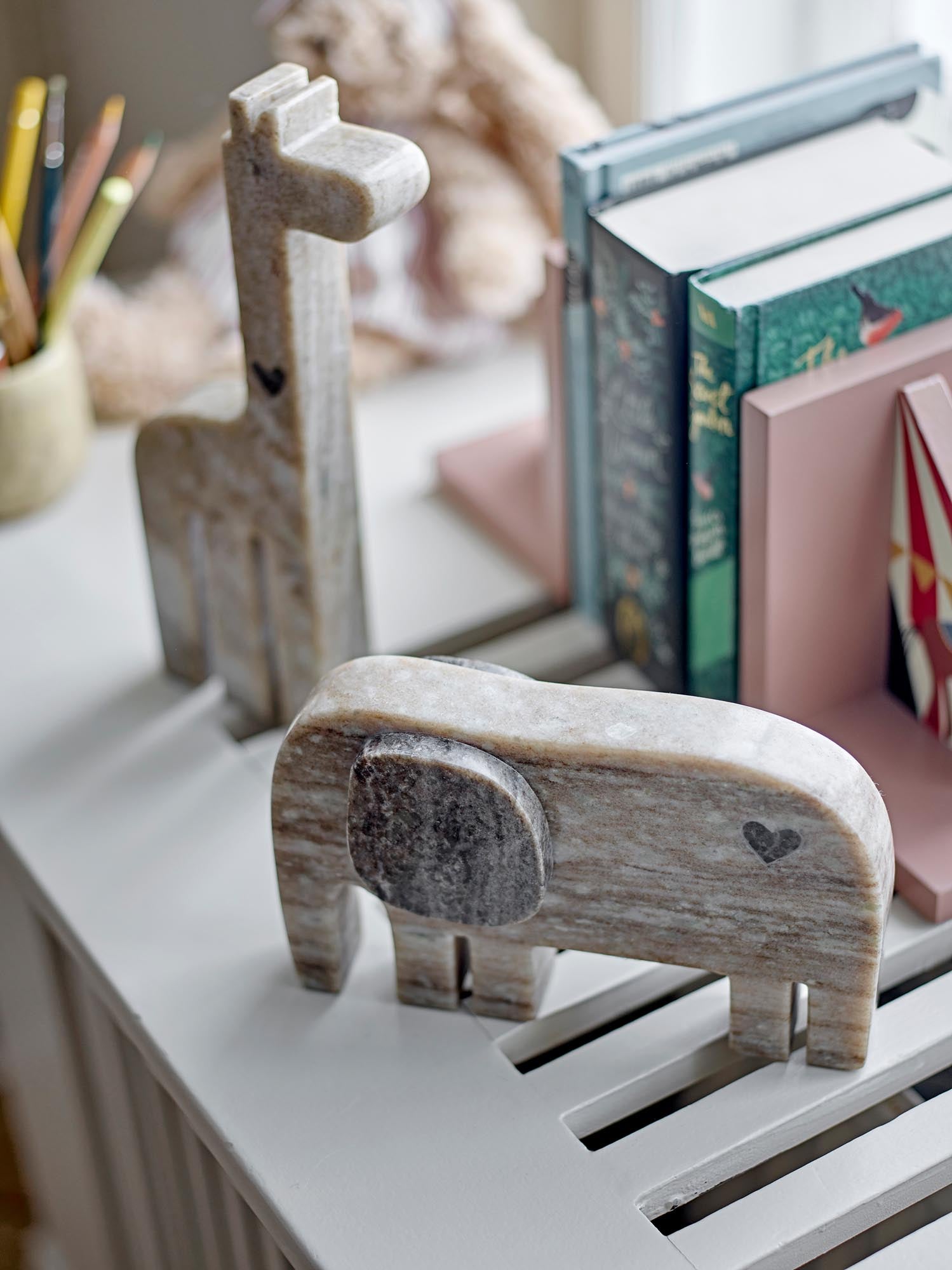 Elegante Camy Deko aus Naturmarmor von Bloomingville Mini, ideal für moderne Wohnräume und zeitlose Akzente.