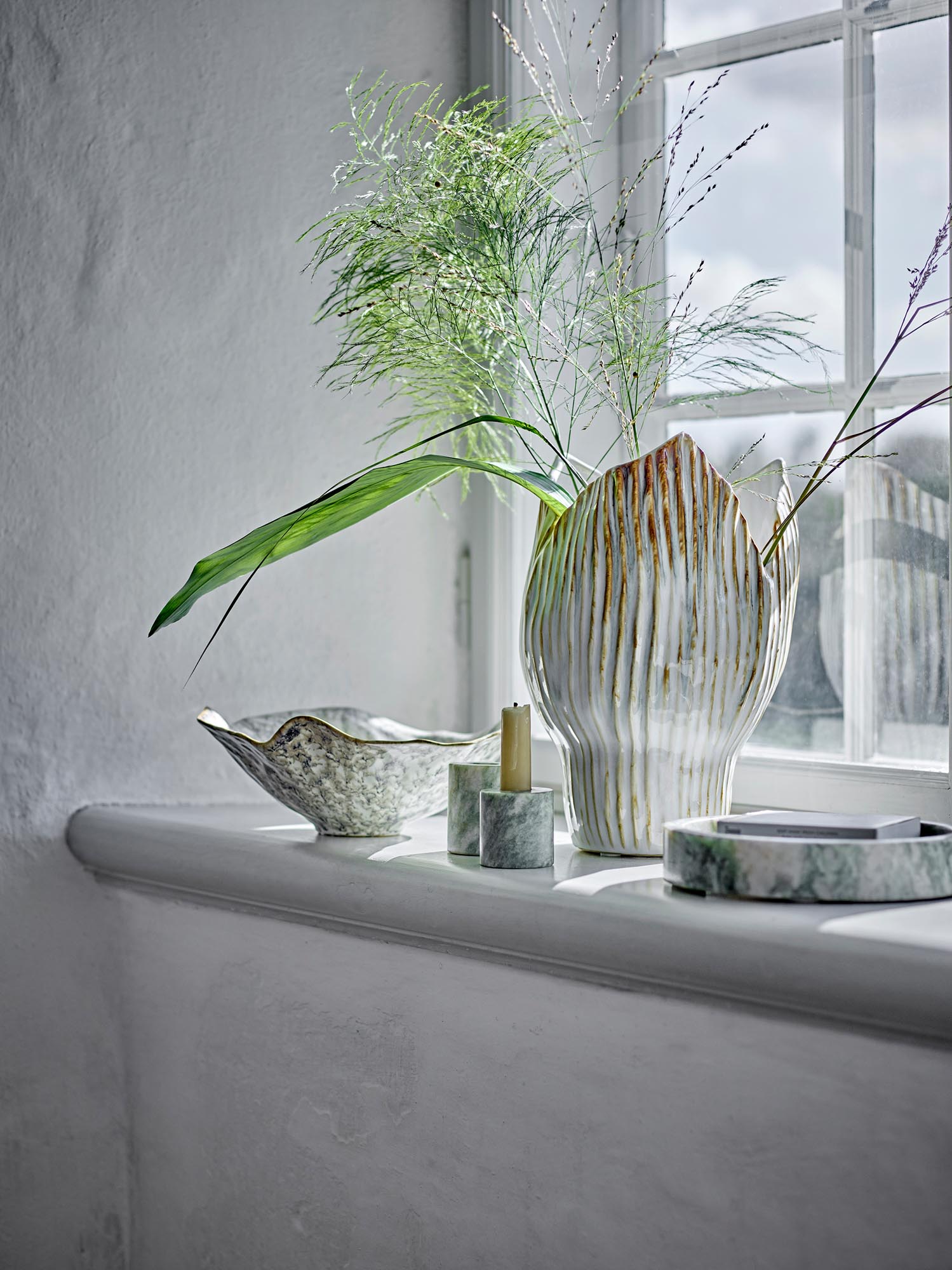 Eleganter Kokoro Kerzenhalter aus grünem Marmor von Bloomingville, ideal für stilvolle Akzente in Ihrem Zuhause.