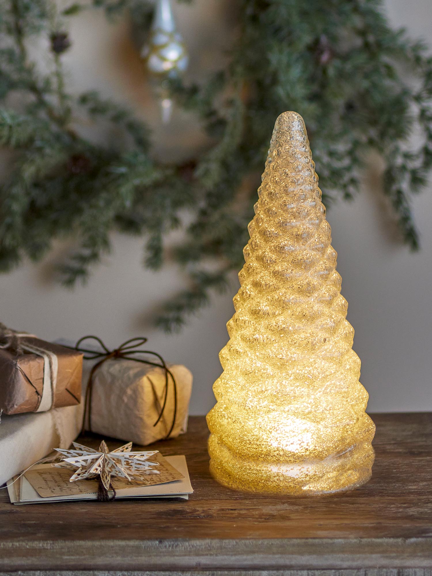 Eleganter Deko-Baum aus recyceltem Glas in Silber von Bloomingville, ideal für stilvolle und umweltbewusste Dekoration.