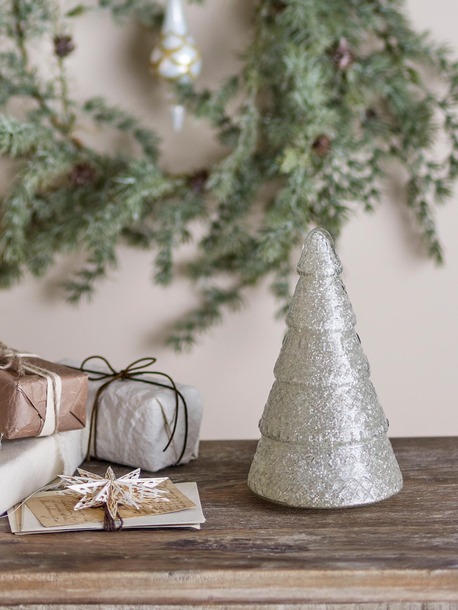 Stilvoller Deko-Baum aus recyceltem Glas in Silber von Bloomingville, perfekt für nachhaltige und elegante Raumgestaltung.