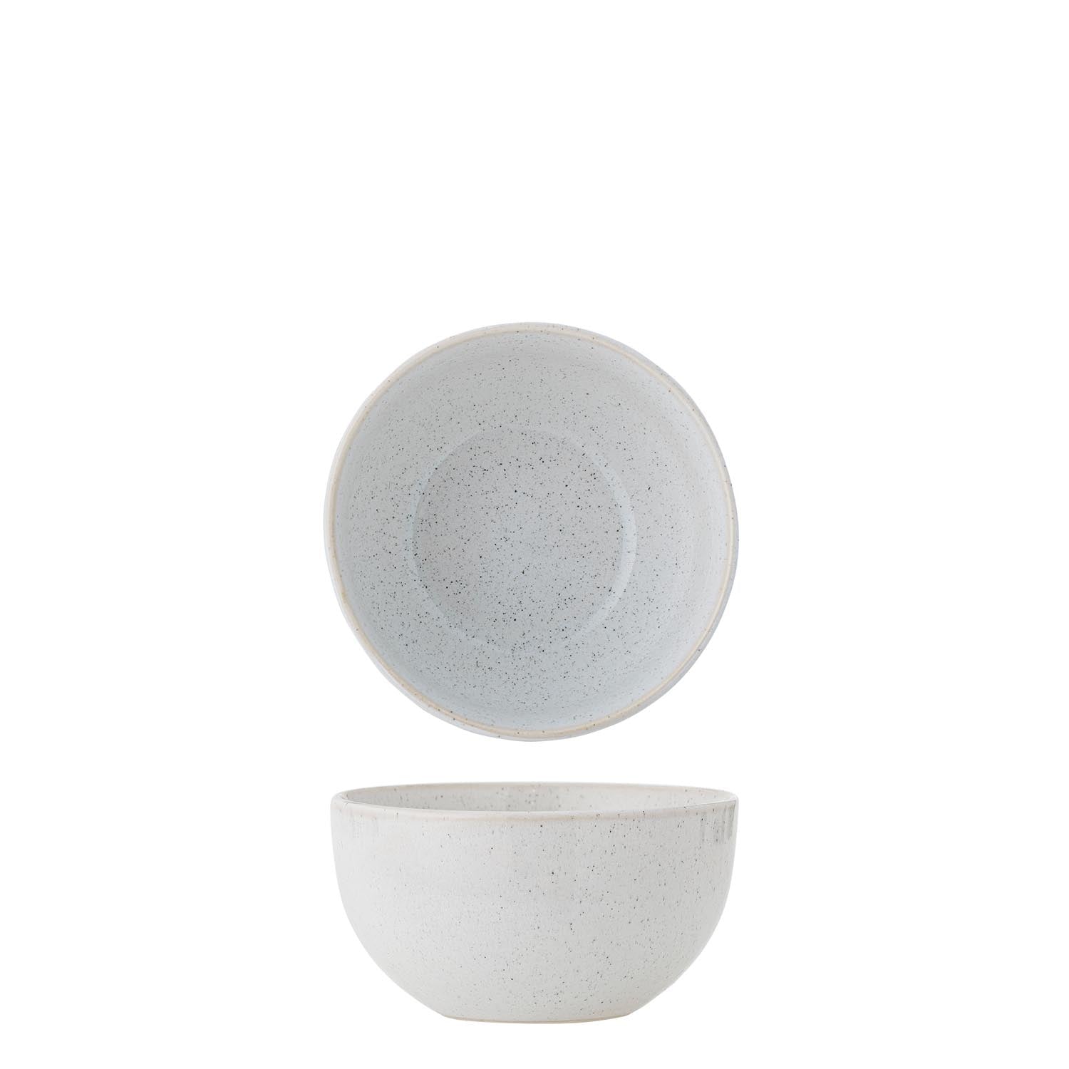 Die Addison Schale von Bloomingville aus weissem Steingut überzeugt mit schlichter Eleganz und praktischer Vielseitigkeit.