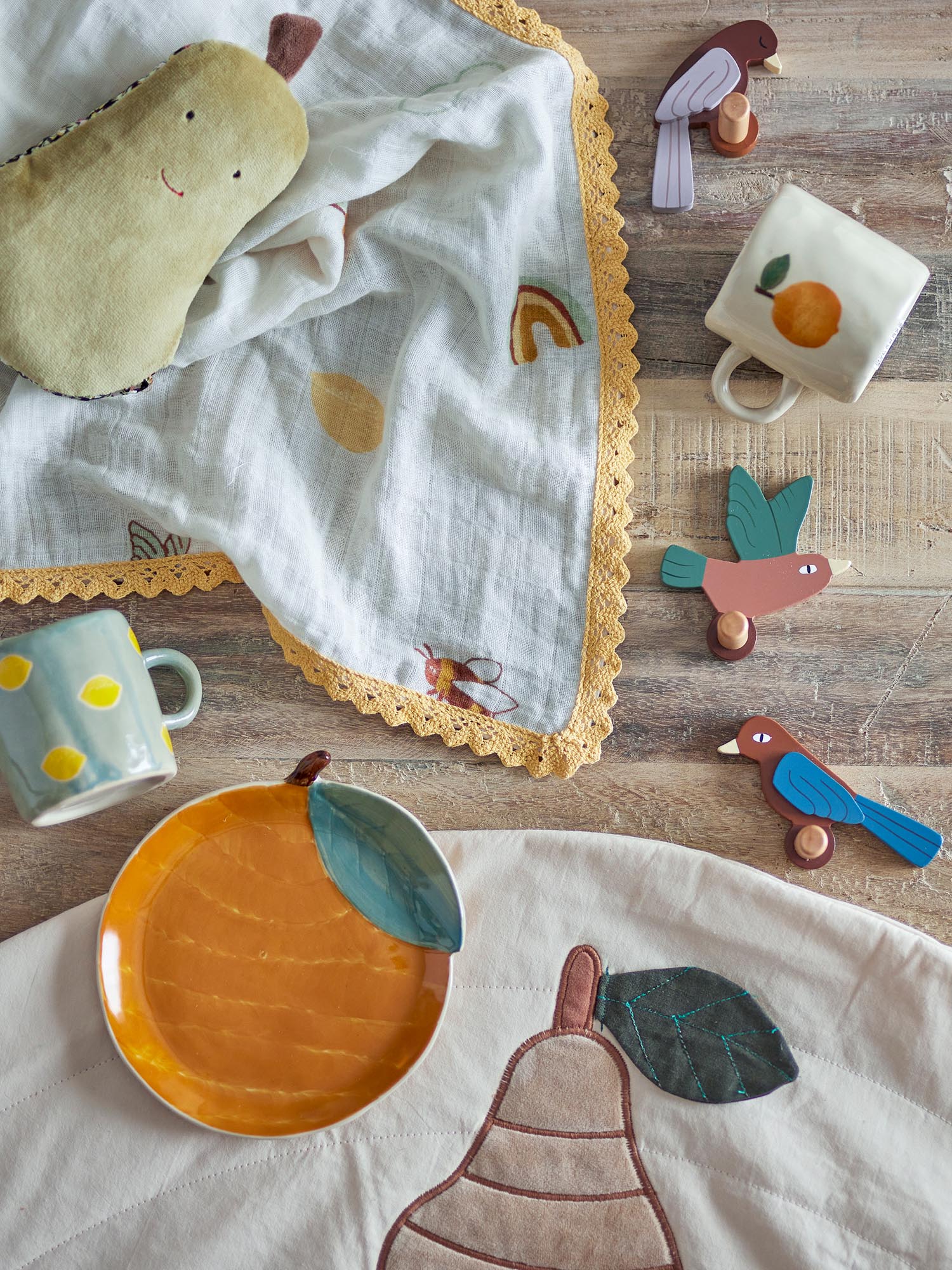 Die grüne Agnes Tasse von Bloomingville Mini aus Steingut bietet ein charmantes Design und ist ideal für Kinder geeignet.