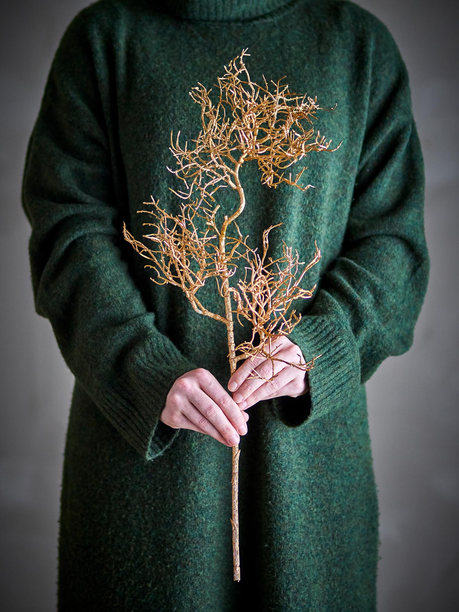 Eleganter Goldzweig von Bloomingville: Vielseitig, pflegeleicht, luxuriös – ein stilvolles Highlight für jede Dekoration.