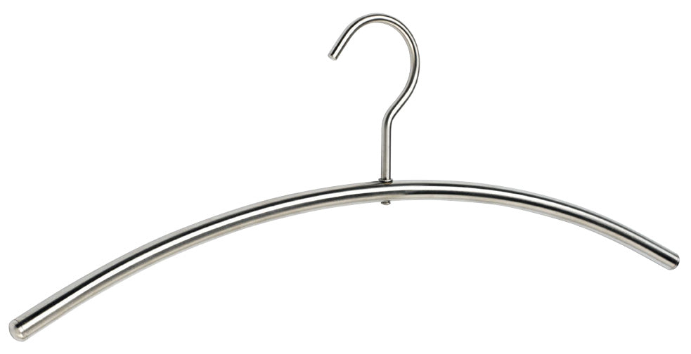 Eleganter Kleiderbügel Arta von Pieperconcept aus gebürstetem Edelstahl. Robust, minimalistisch und ideal für jede Garderobe. Jetzt entdecken!