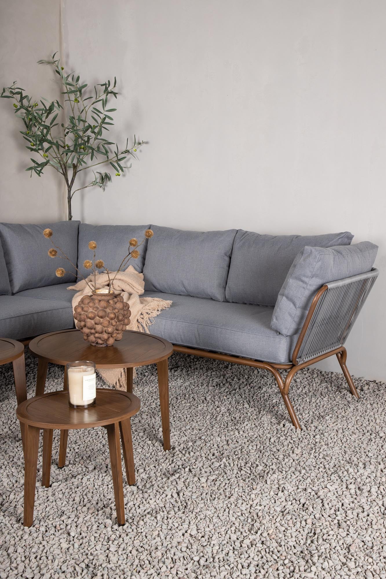 Roxo Ecksofa Outdoorset von Venture Home: Stilvolles, wetterfestes Loungeset für 6 Personen, perfekt für entspannte Sommerabende im Freien.