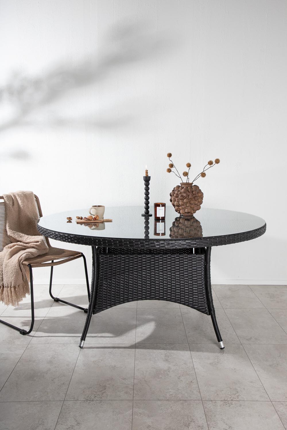 Volta Gartentisch rund in Schwarz präsentiert im Onlineshop von KAQTU Design AG. Gartentisch ist von Venture Home