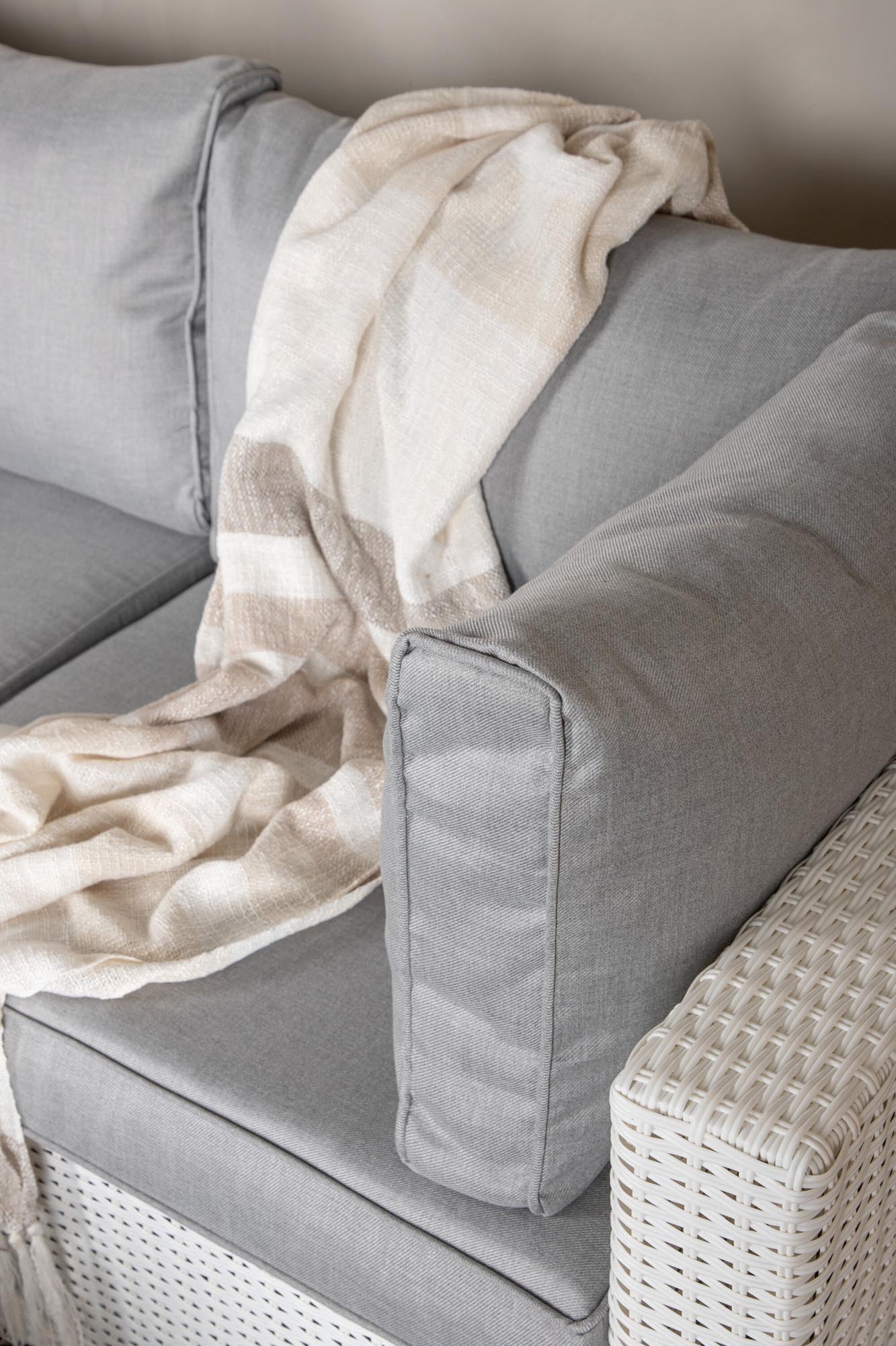 Stilvolles Ecksofa 110 cm von Venture Home, wetterfest und komfortabel, ideal für Garten oder Terrasse, perfekt für Outdoor-Entspannung.