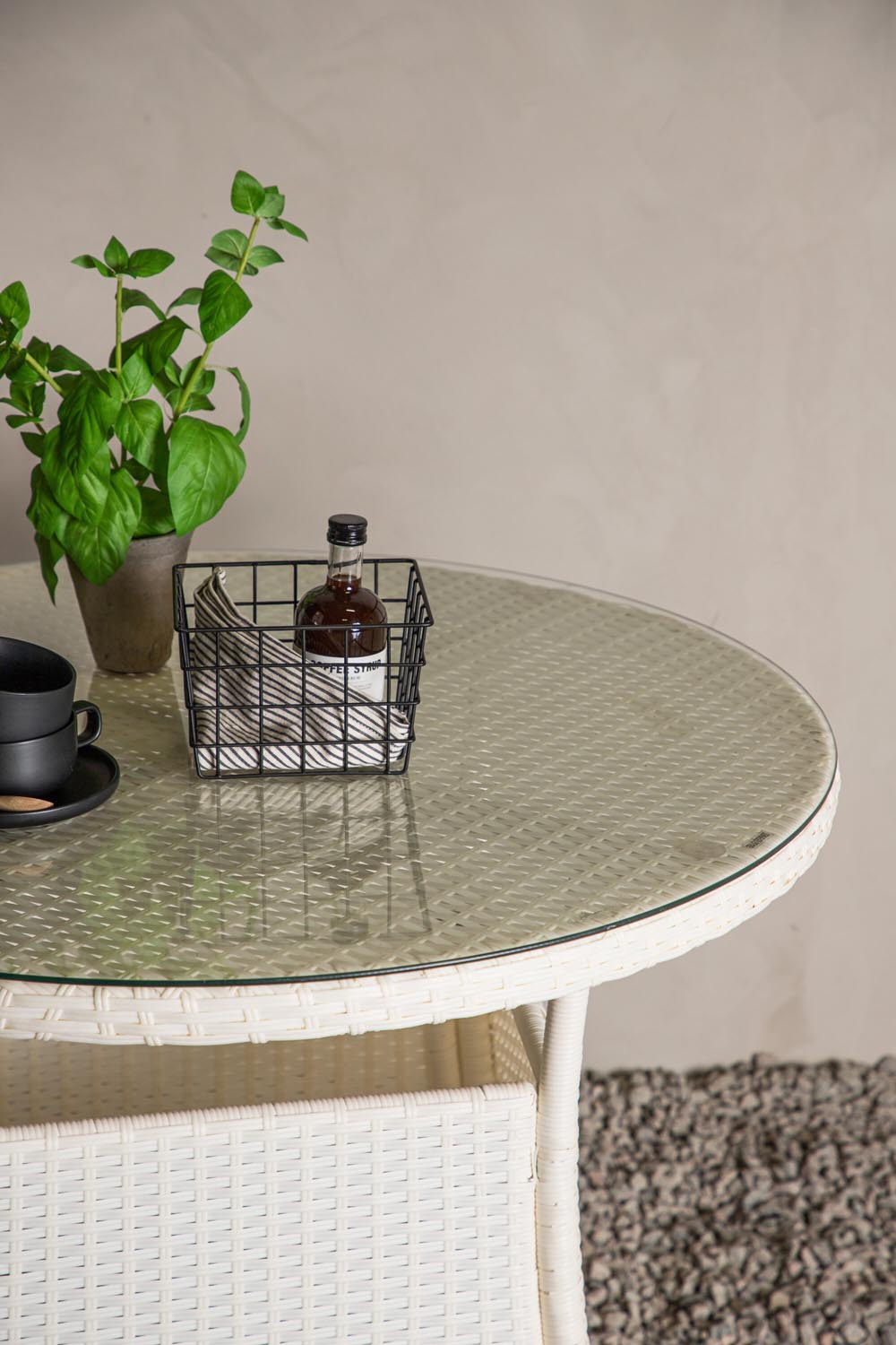 Volta Gartentisch rund in Weiss präsentiert im Onlineshop von KAQTU Design AG. Gartentisch ist von Venture Home