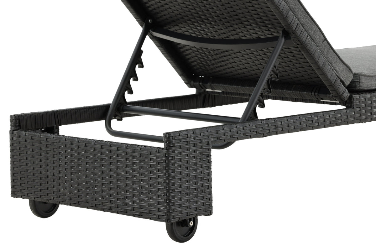 Sonnenliege London von Venture Home in Schwarz mit grauem Kissen und Korbgeflecht