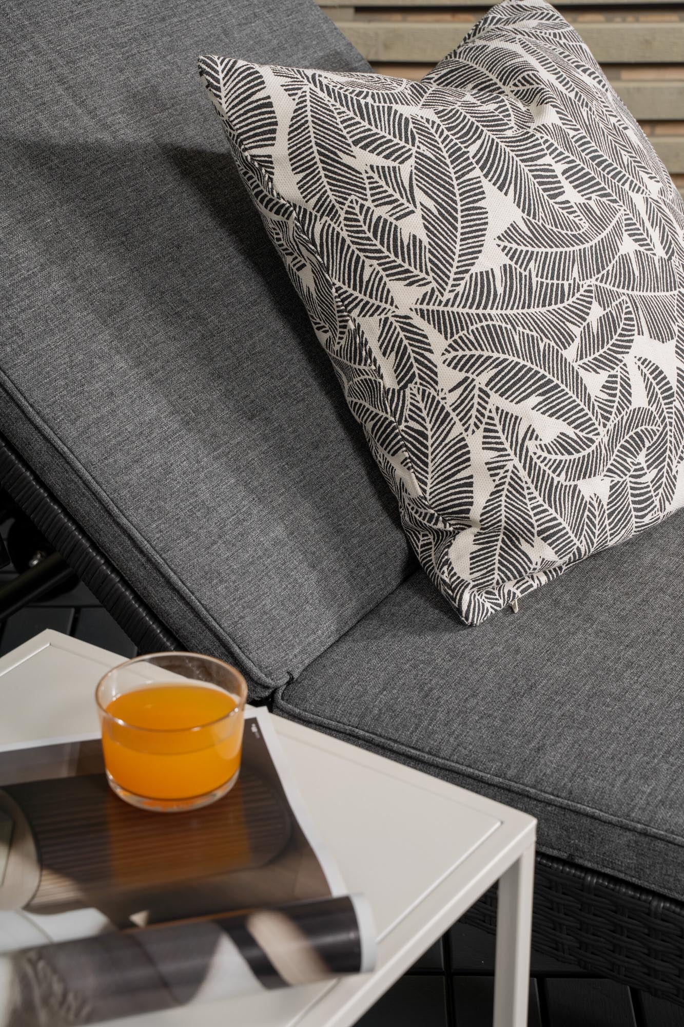 London Sonnenliege in Schwarz präsentiert im Onlineshop von KAQTU Design AG. Liegestuhl ist von Venture Home