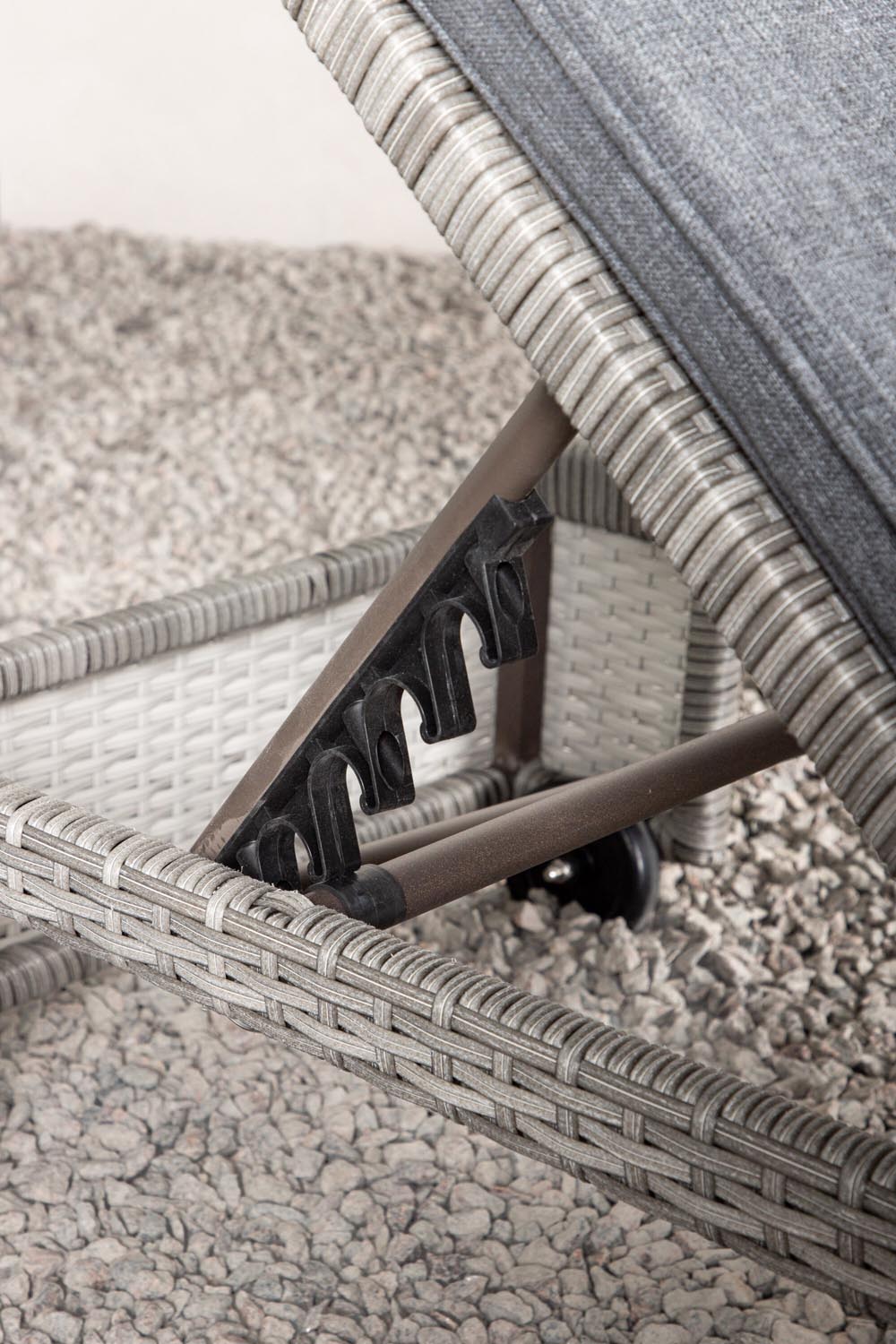 London Sonnenliege in Grau präsentiert im Onlineshop von KAQTU Design AG. Liegestuhl ist von Venture Home