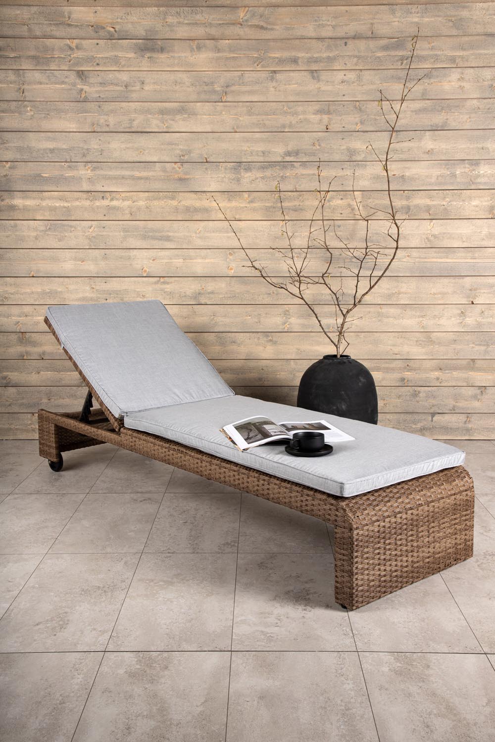 London Sonnenliege in Natur präsentiert im Onlineshop von KAQTU Design AG. Liegestuhl ist von Venture Home