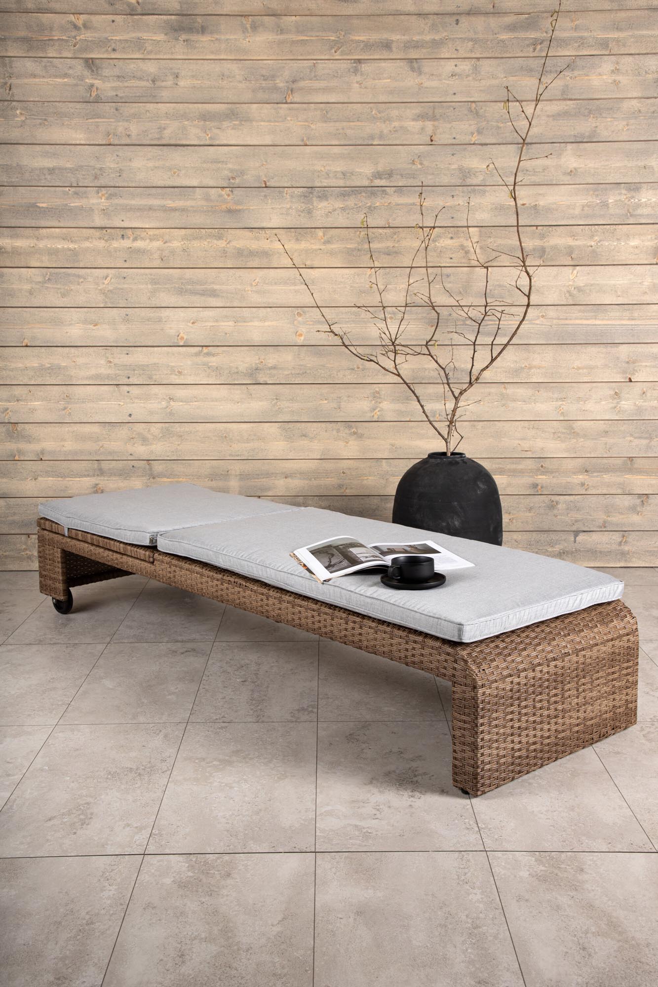 Stilvolle Sonnenliege London von Venture Home: Komfort und Design für entspannte Stunden im Garten oder auf der Terrasse.