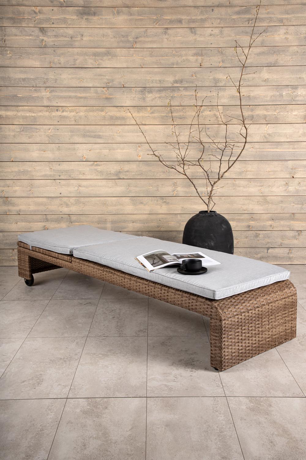London Sonnenliege in Natur präsentiert im Onlineshop von KAQTU Design AG. Liegestuhl ist von Venture Home