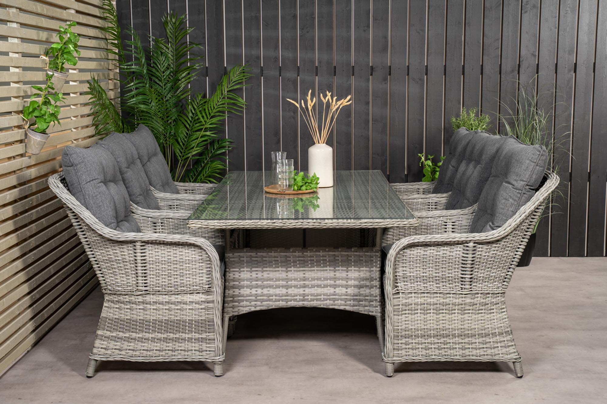 Vikelund Gartenstuhl: Komfort und Stil für Ihren Aussenbereich.