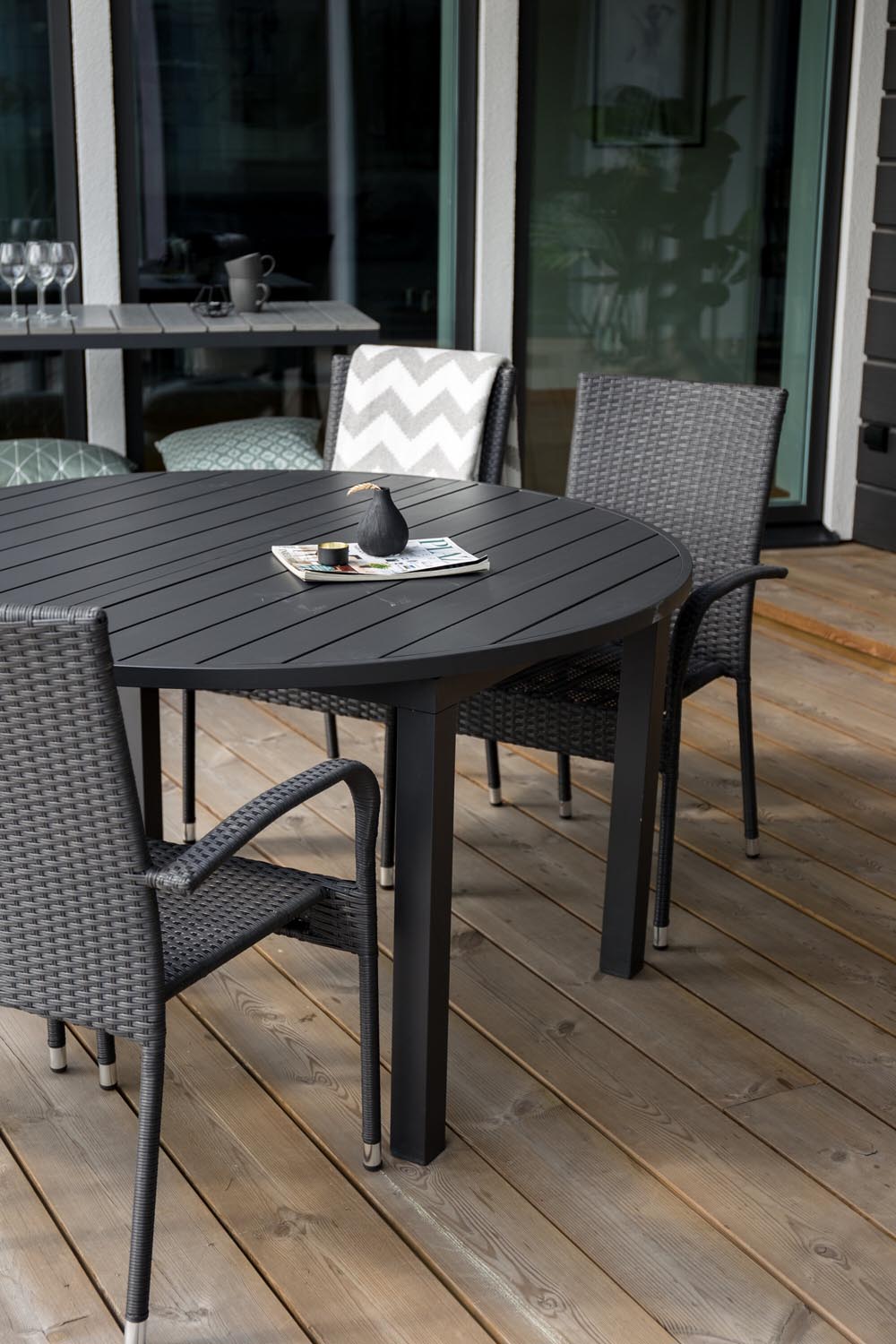 Marbella Gartentisch in Schwarz präsentiert im Onlineshop von KAQTU Design AG. Gartentisch ist von Venture Home