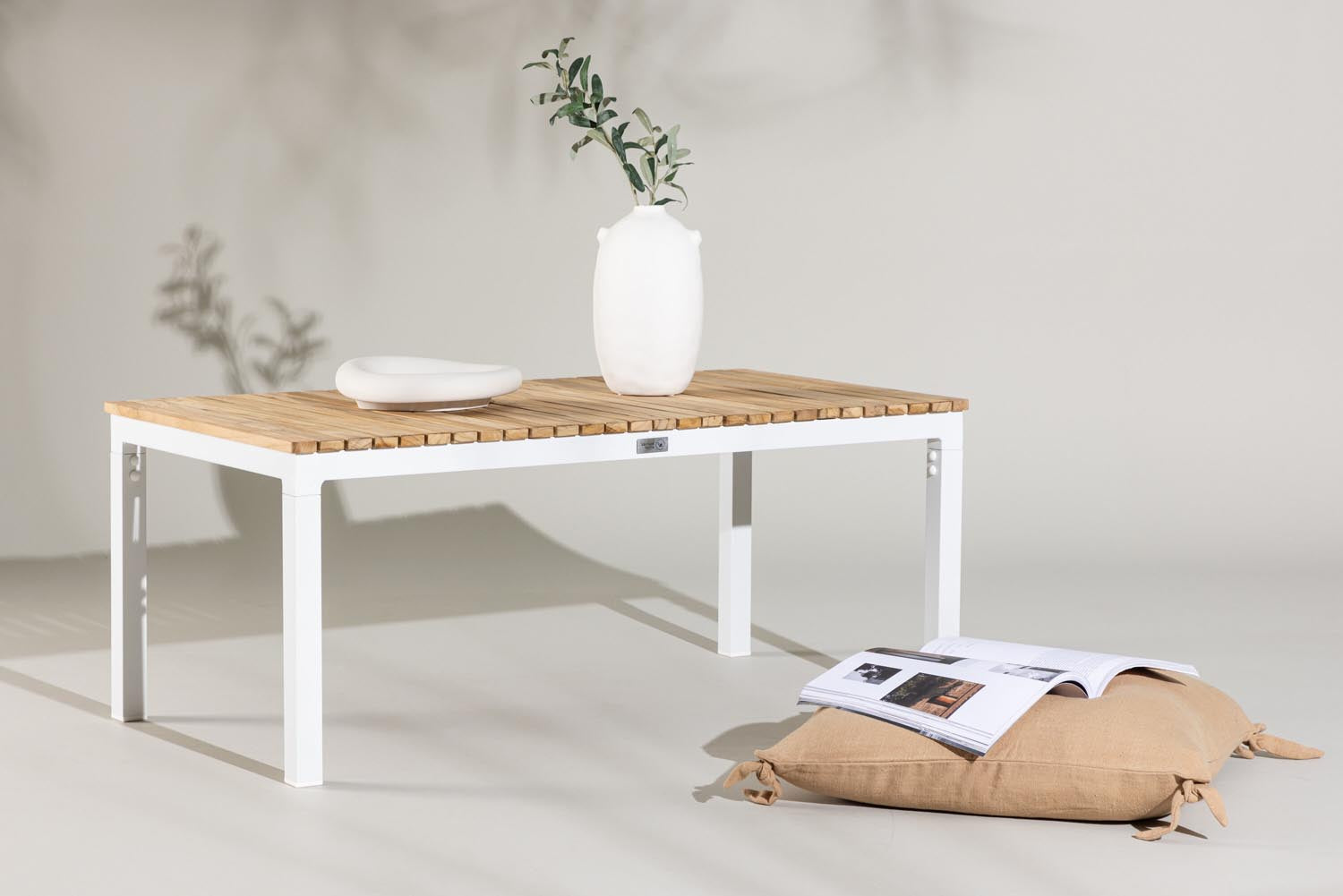 Entdecken Sie den Brasilia Beistelltisch von Venture Home – stilvoll, langlebig und perfekt für Ihre Outdoor-Oase!