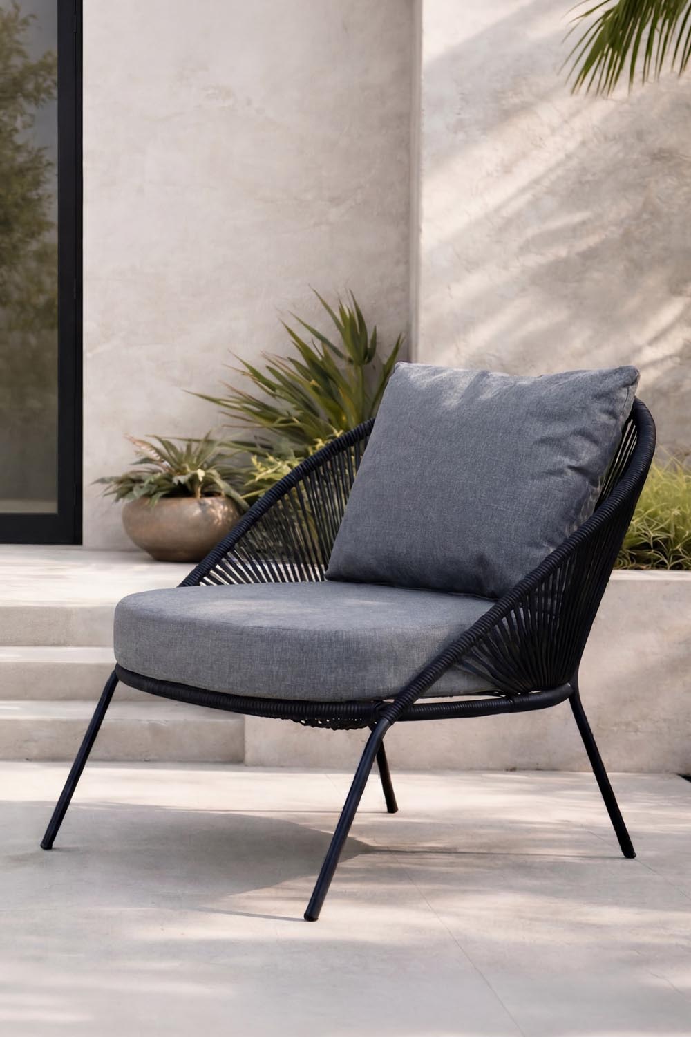 Lindos Sessel in Schwarz präsentiert im Onlineshop von KAQTU Design AG. Outdoor-Sessel ist von Venture Home
