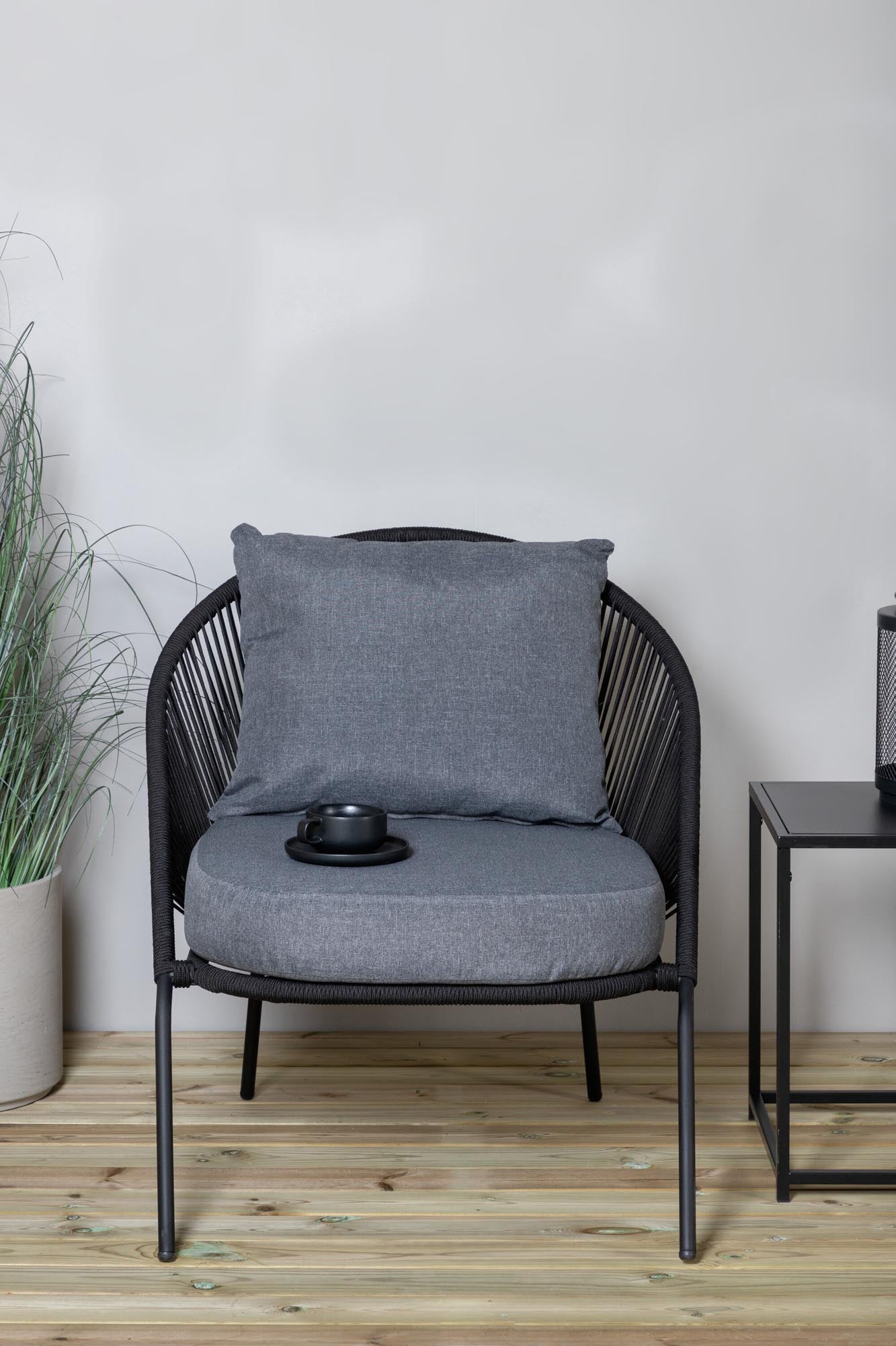 Eleganter Lindos Sessel von Venture Home: Witterungsbeständig, ergonomisch und perfekt für entspannte Stunden im Freien.