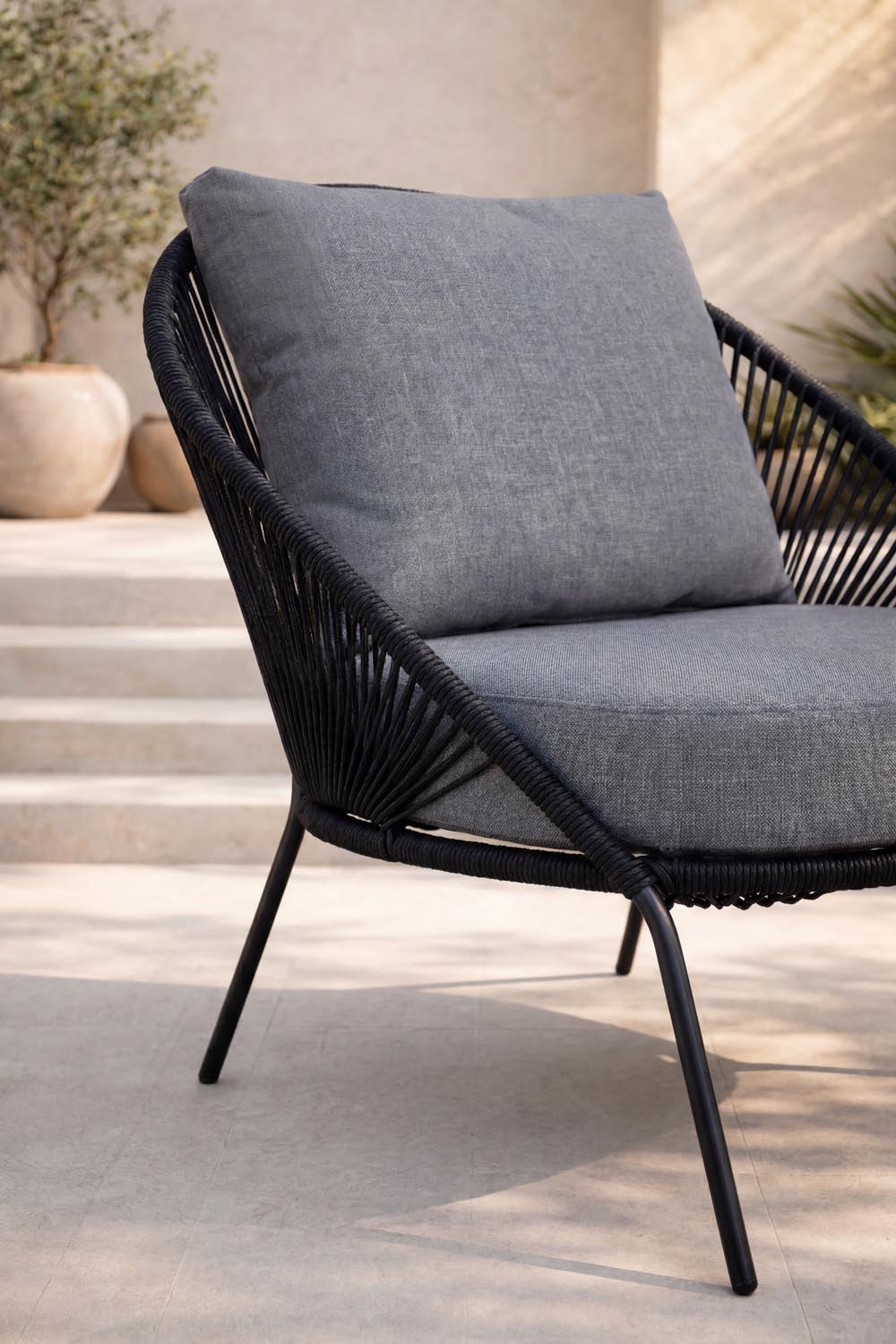 Lindos Sessel in Schwarz präsentiert im Onlineshop von KAQTU Design AG. Outdoor-Sessel ist von Venture Home