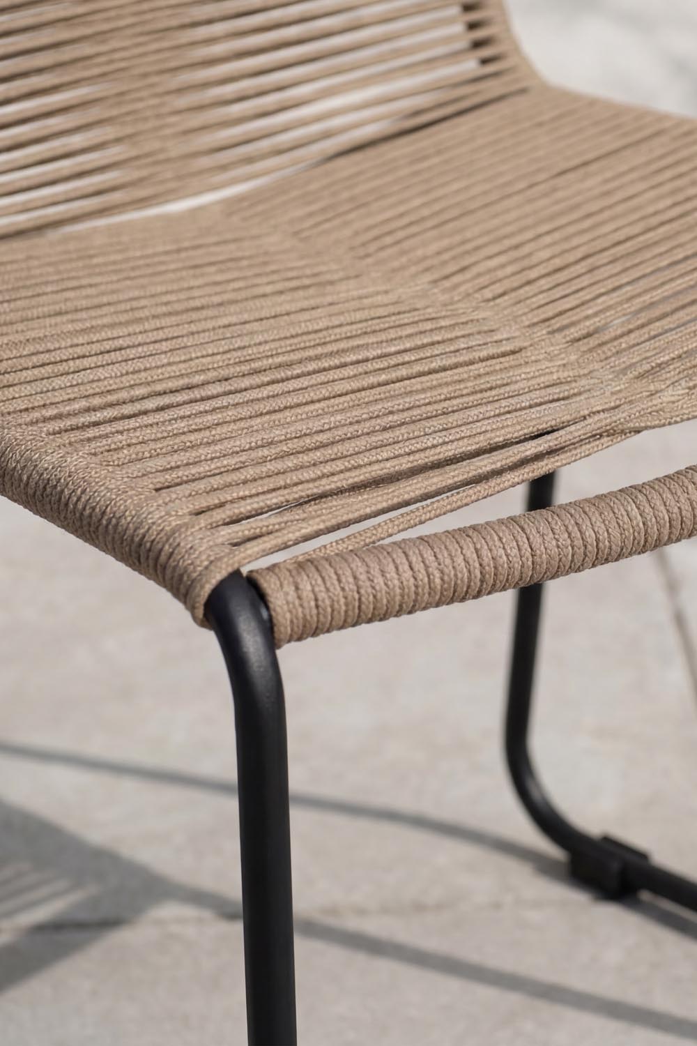 Lindos Gartenstuhl in Braun präsentiert im Onlineshop von KAQTU Design AG. Gartenstuhl ist von Venture Home