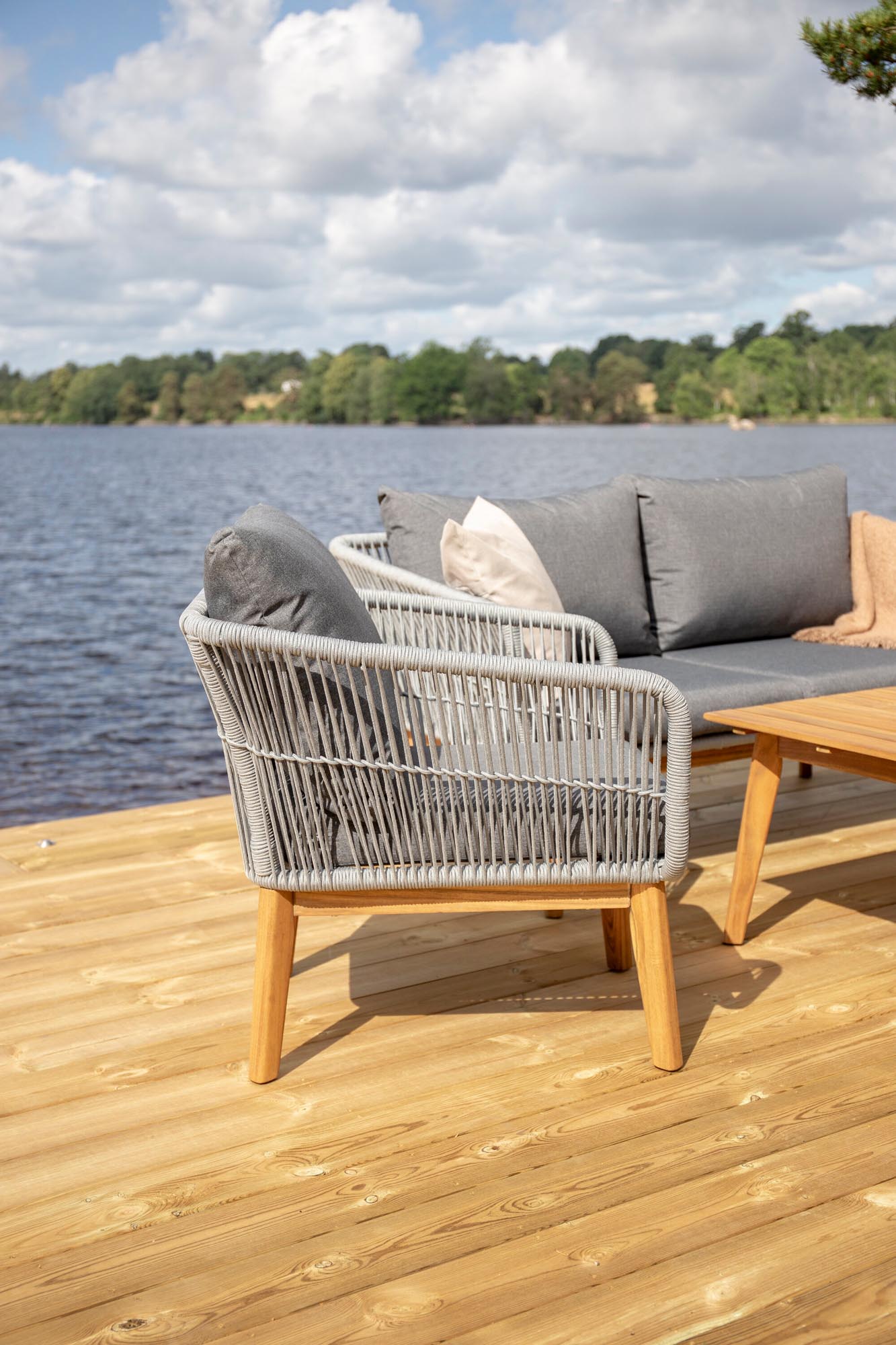 Stilvolles Chania Sofa 110cm: Komfort für Ihren Garten von Venture Home.