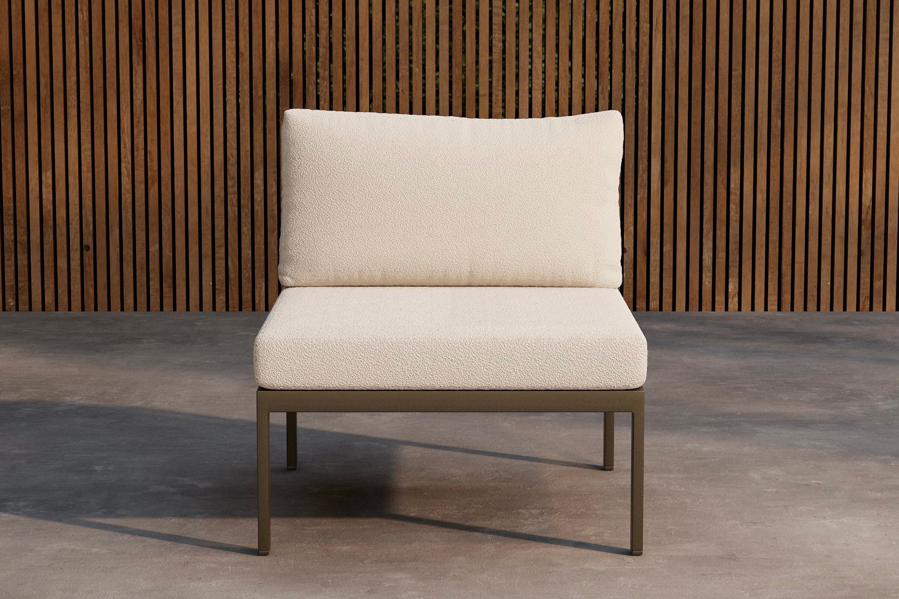 Elegantes Mittelmodul des Copacabana Sofas in warmem Braun, ideal für stilvolle Lounge-Bereiche von Venture Home.