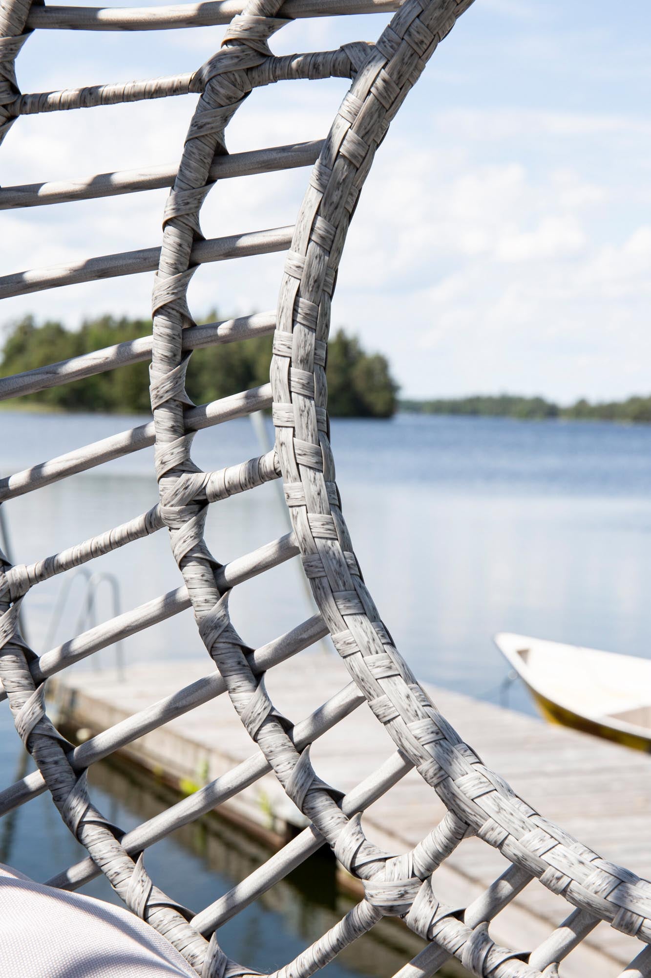 Viga Hängesessel: Elegante Ruheoase für drinnen und draussen.
