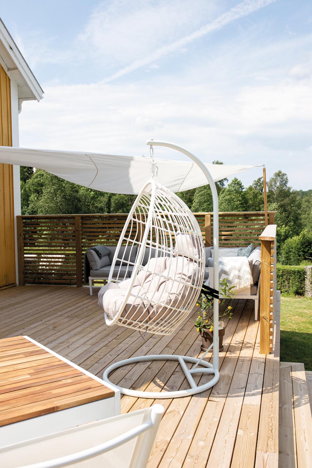 Viga Hängesessel in Weiss präsentiert im Onlineshop von KAQTU Design AG. Schaukel Outdoor ist von Venture Home