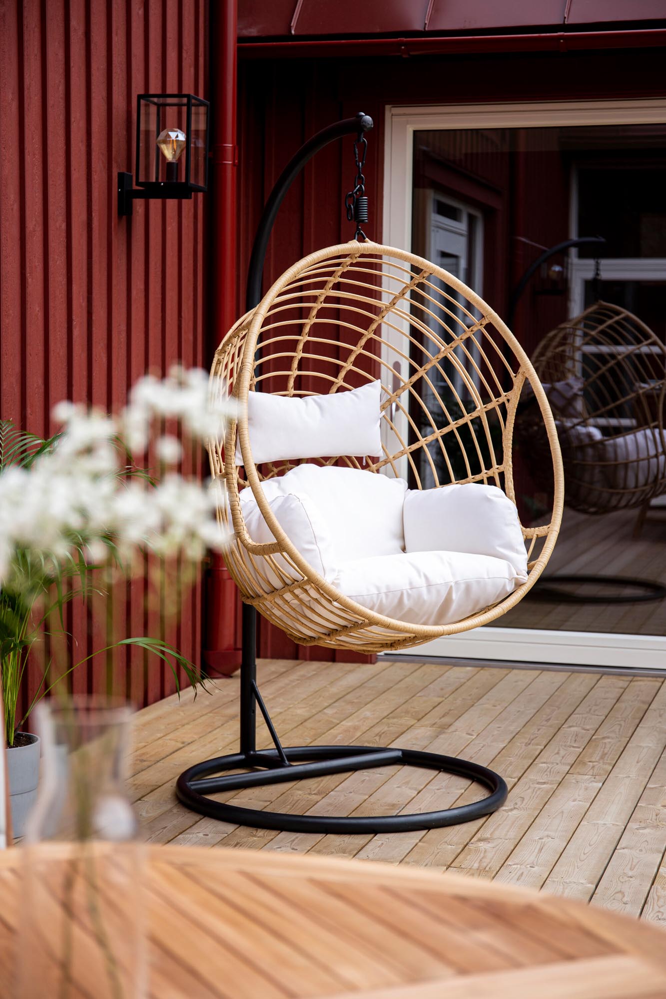 Viga Hängesessel: Luxuriöse Entspannung für drinnen und draussen.