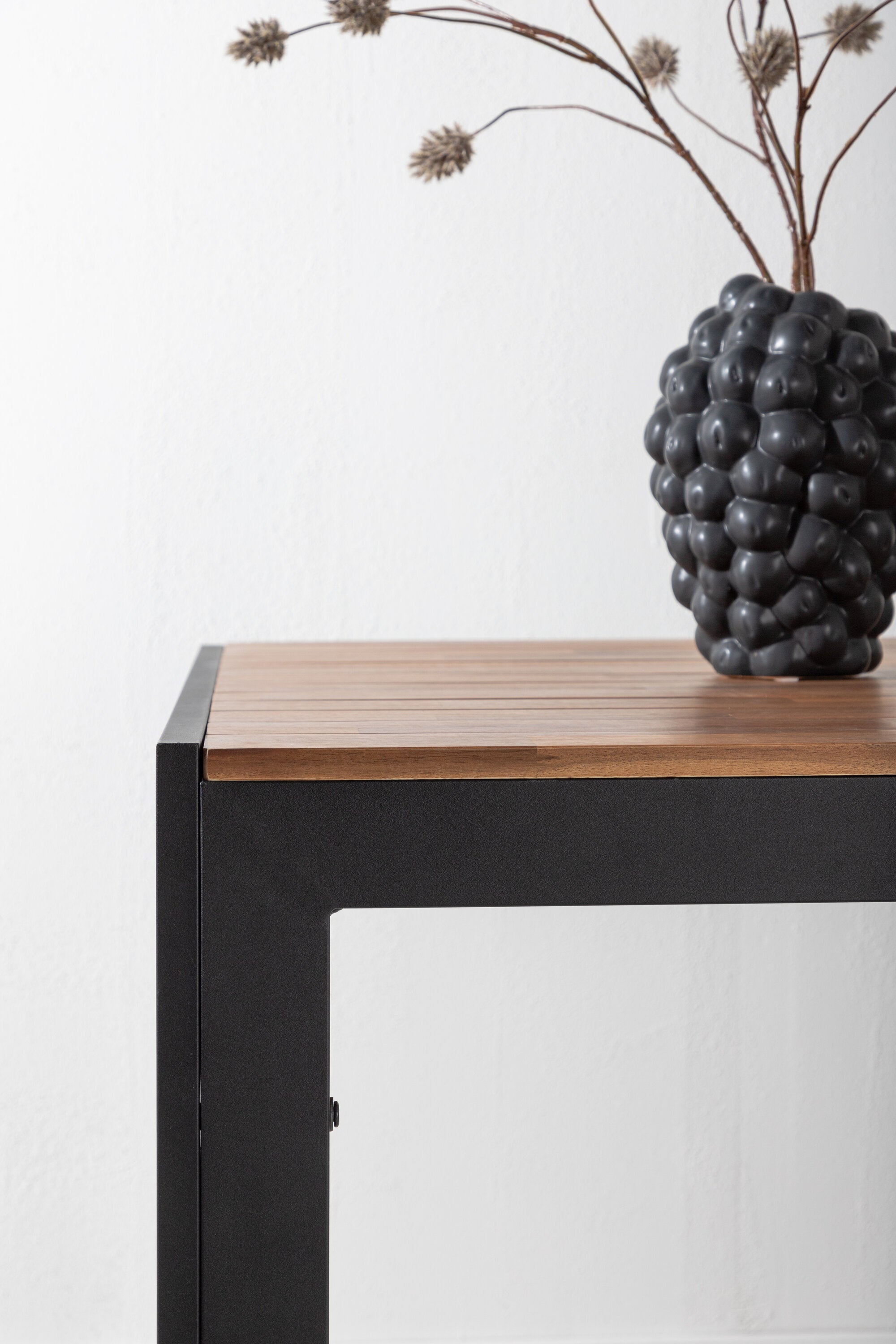 Bois Gartentisch in Natur/Schwarz präsentiert im Onlineshop von KAQTU Design AG. Gartentisch ist von Venture Home