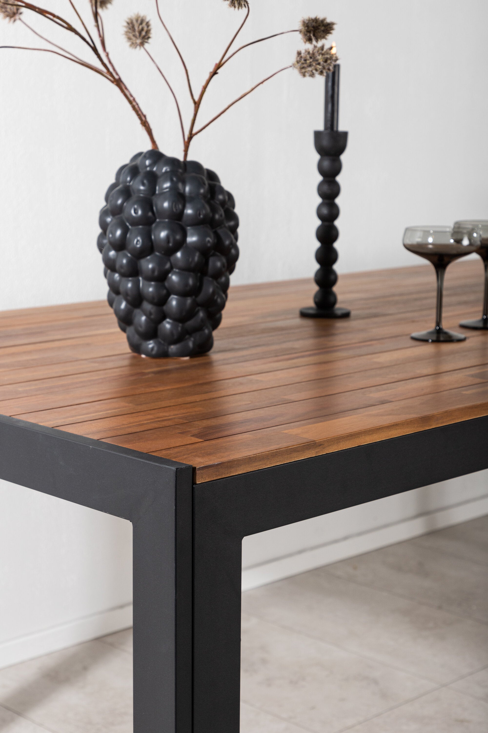 Bois Gartentisch in Natur/Schwarz präsentiert im Onlineshop von KAQTU Design AG. Gartentisch ist von Venture Home
