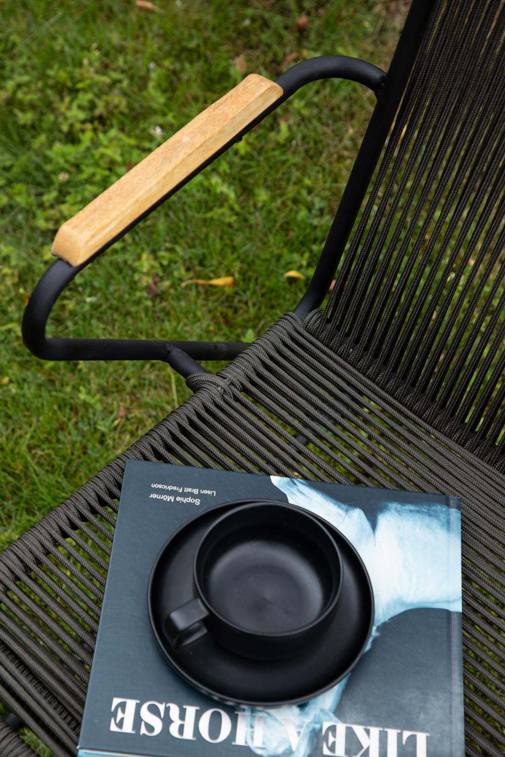 Bois Gartenstuhl in Dunkelgrau präsentiert im Onlineshop von KAQTU Design AG. Gartenstuhl ist von Venture Home