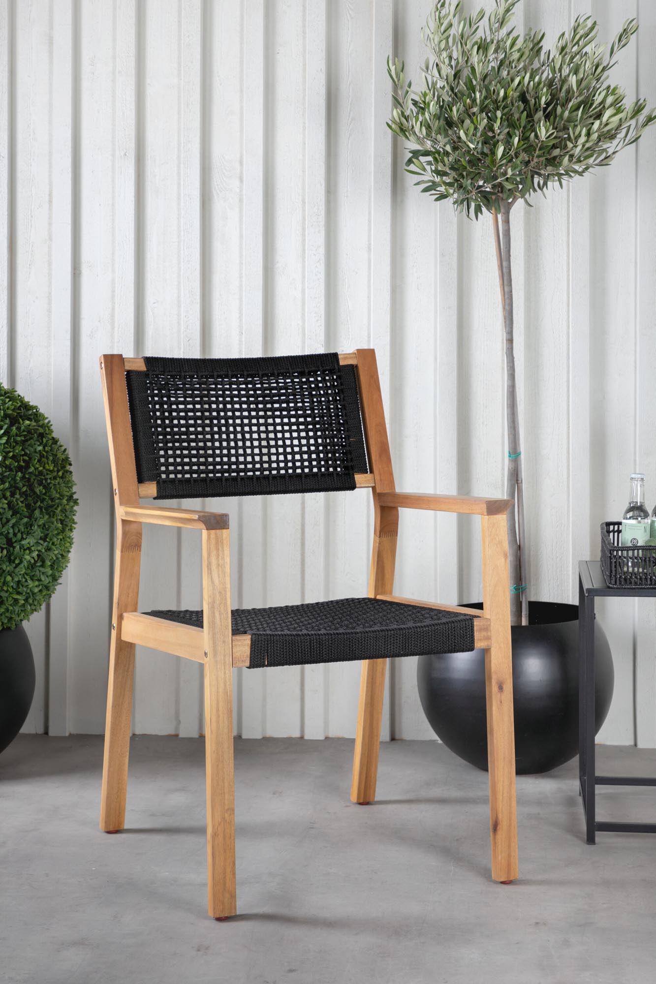 Stylischer Little John Gartenstuhl von Venture Home: Komfort und modernes Design für entspannte Stunden im Freien.