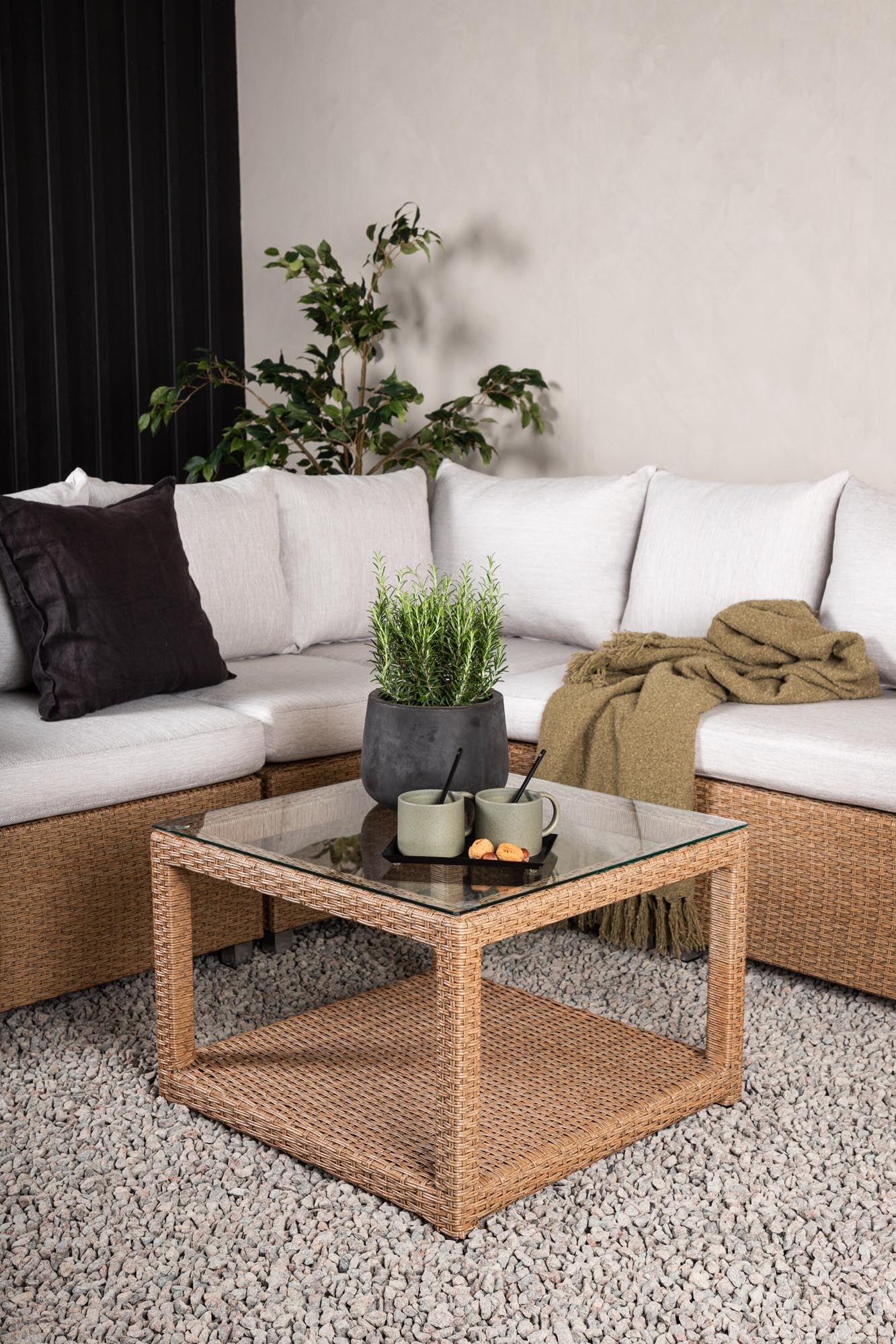 Genießen Sie mit dem Vamos Ecksofa Outdoorset 65cm von Venture Home stilvolle Entspannung im Freien. Hochwertiges Kunstrattan und elegantes Design.