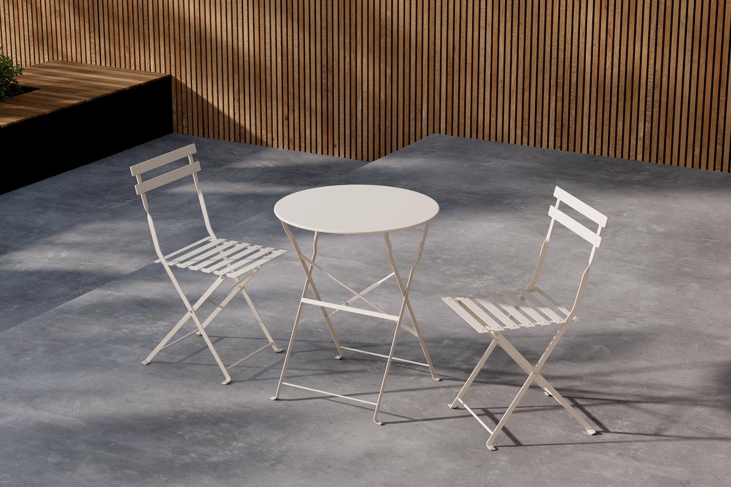 Stilvolles Tao Café-Set von Venture Home: Klappbare Möbel aus langlebigem Stahl in sanftem Beige, perfekt für kleine Balkone und Terrassen.