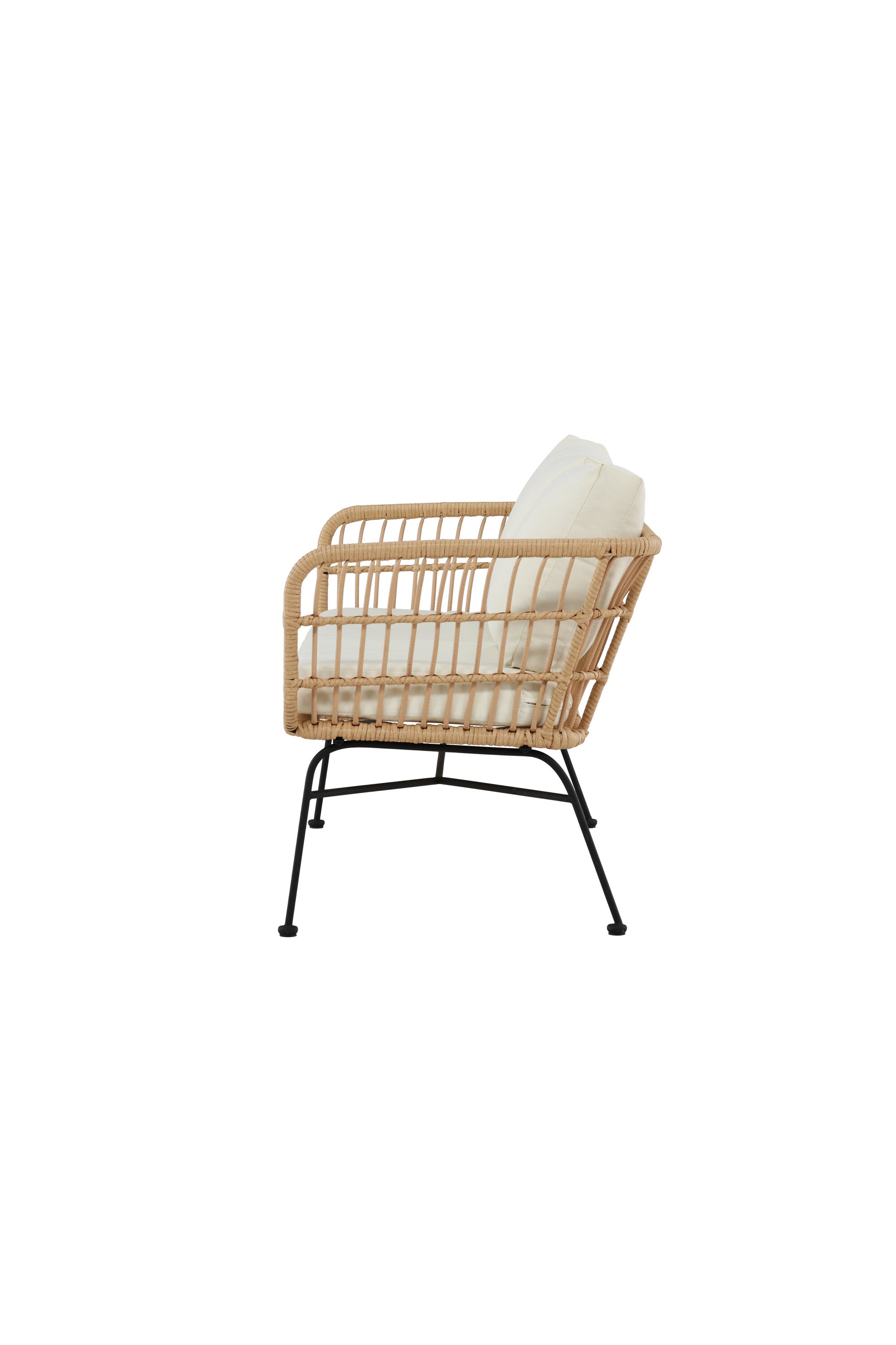 Das Isola 3-Sitzer Sofa von Venture Home bietet zeitgemässen Stil und Bequemlichkeit für moderne Wohnräume.