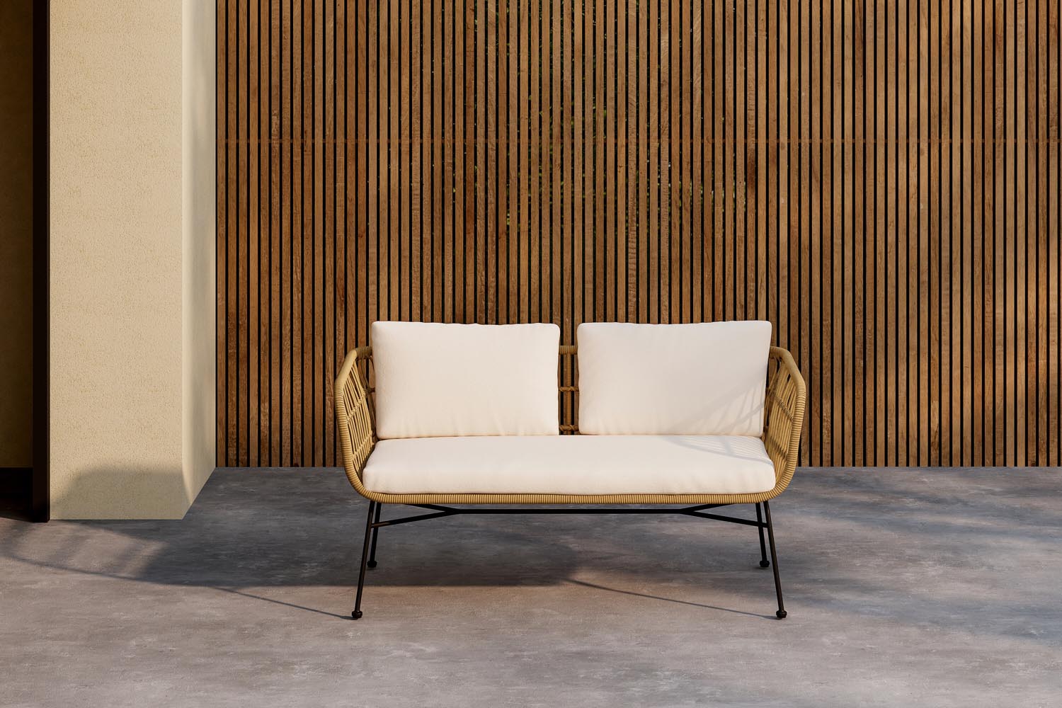 Entdecken Sie das Isola 3-Sitzer Sofa von Venture Home: stilvolles Design, langlebige Materialien und optimalen Komfort für entspannte Stunden im Freien.