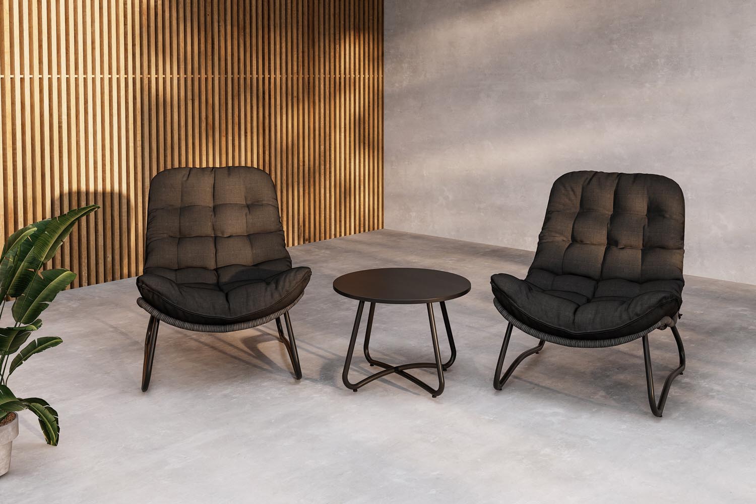 Entdecken Sie das Cala Lounge Set von Venture Home: Elegante Loungesessel und ein runder Tisch für stilvolle Entspannung im Freien.